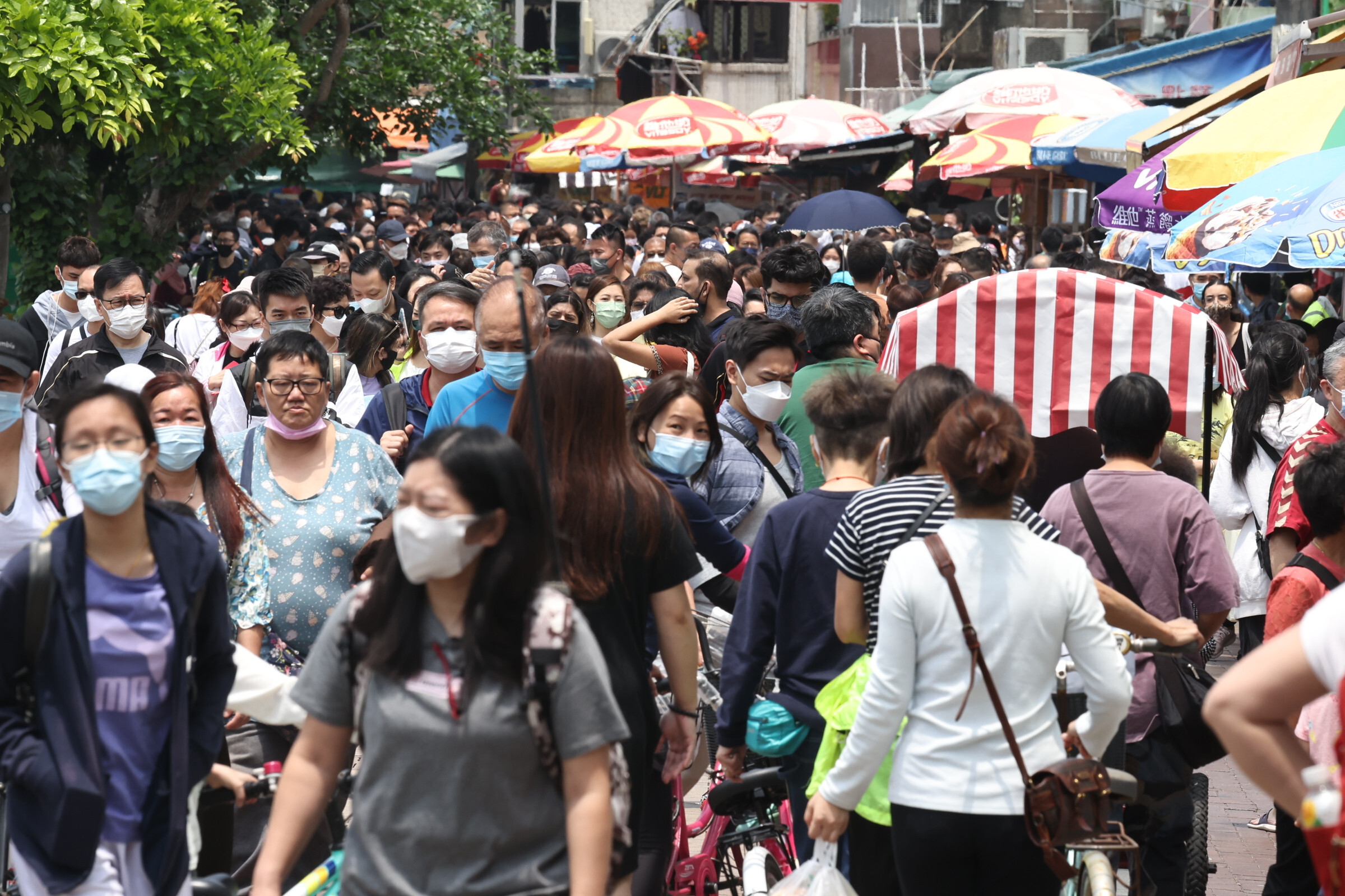 Visitors enjoy a day out on Cheung Chau on Sunday. Photo: K. Y. Cheng