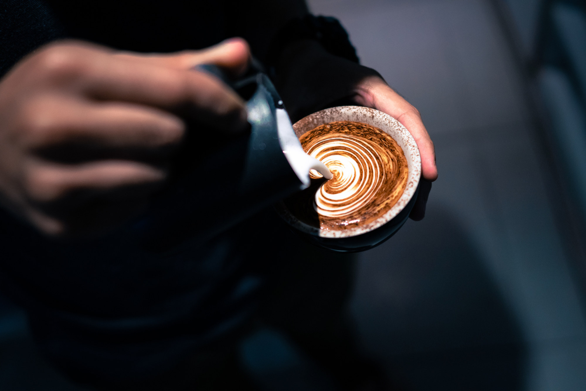 Cách thưởng thức cà phê lành mạnh nhất là uống cà phê trơn (đen) hoặc với sữa có nguồn gốc thực vật.  Ảnh: Getty Images