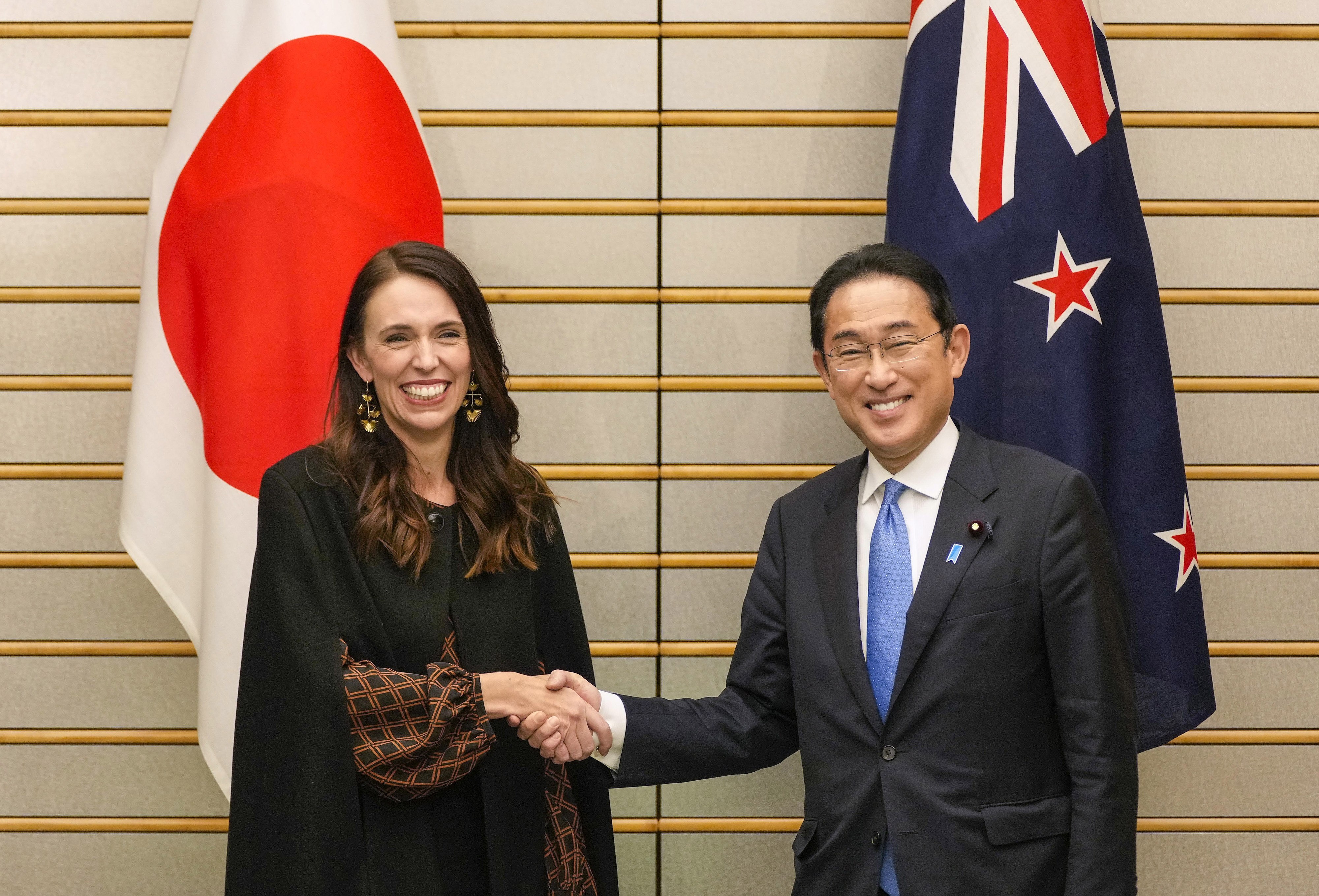 New Zealand’s Prime Minister Jacinda Ardern (L) and her Japanese counterpart Fumio Kishida (R) shake hands of the prime minister’s official residence in Tokyo, Japan on Thursday. Photo: EPA-EFE