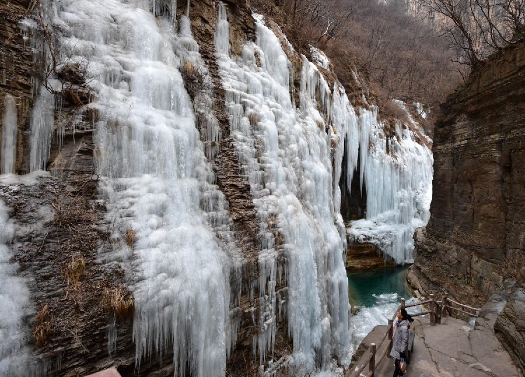 Замерзший водопад Фэнг