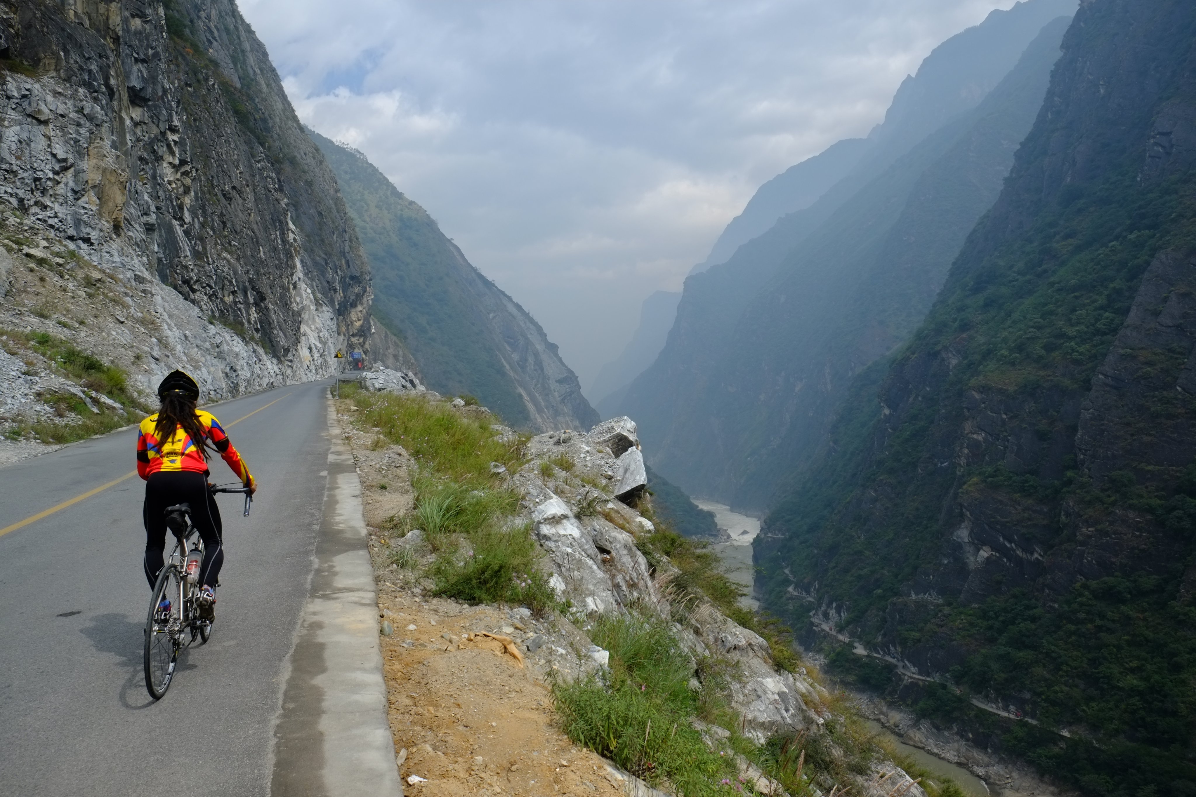 Cycling the road between Tiger Leaping Gorge and Shangri-La in Yunnan, China. Photo: Steve Thomas Images