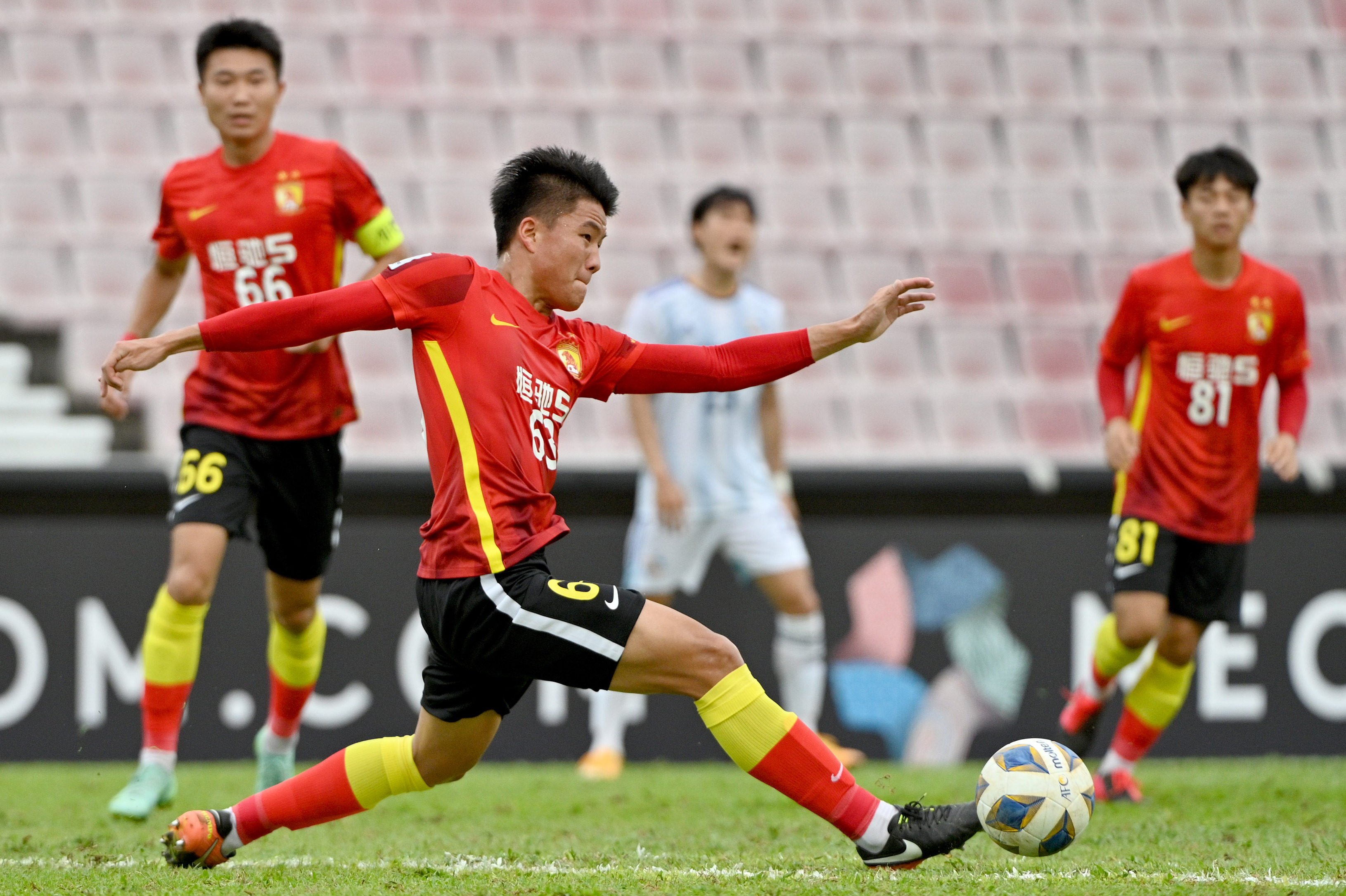 Feng Yifan of Guangzhou FC competes during the AFC Champions League Group I match between Guangzhou FC and Ulsan Hyundai FC. Photo: Xinhua