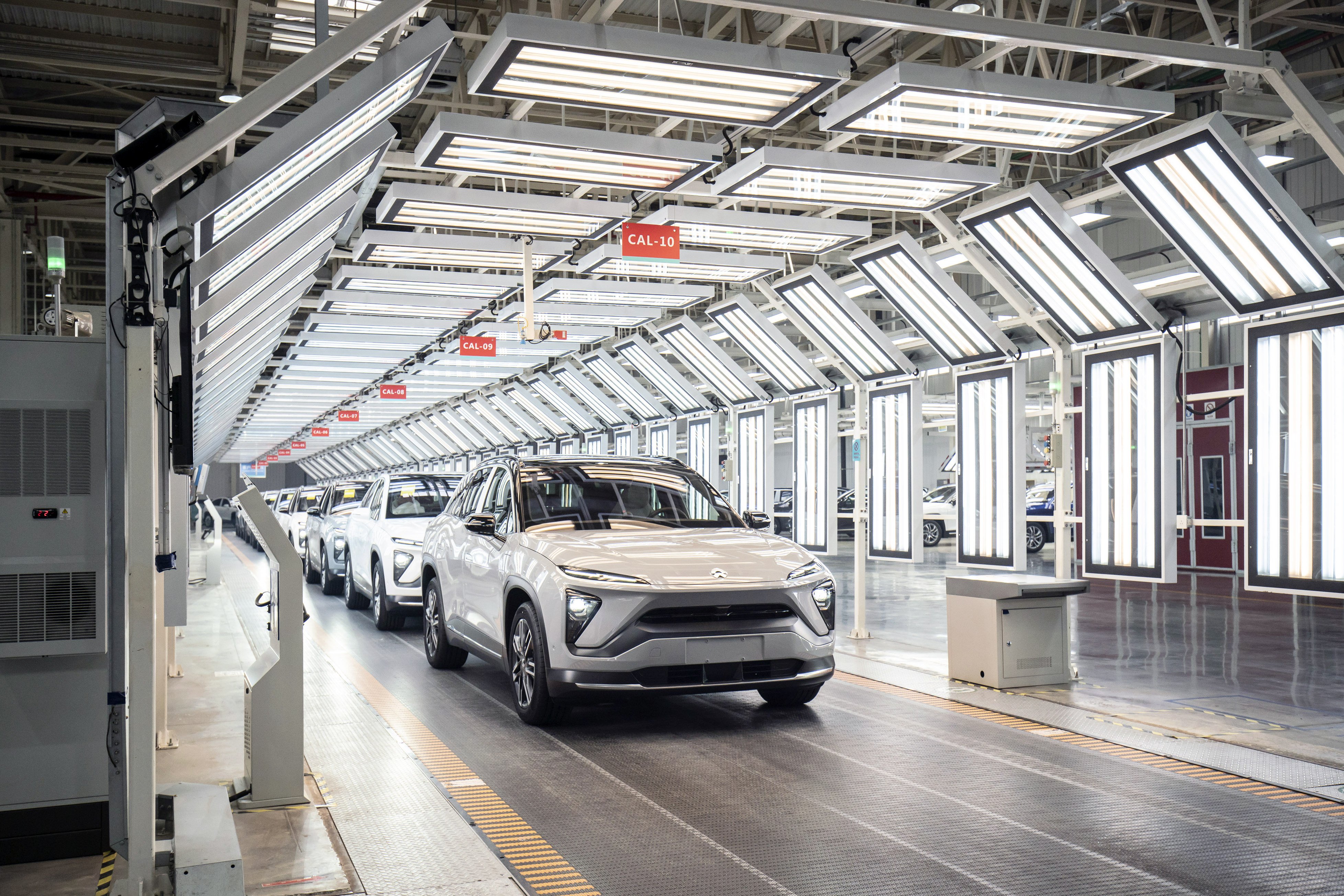 Nio Inc. electric vehicles rolled off the production line during an event at the automaker’s factory in Hefei, Anhui province, China, on Wednesday, April 7, 2021. Photo: Bloomberg