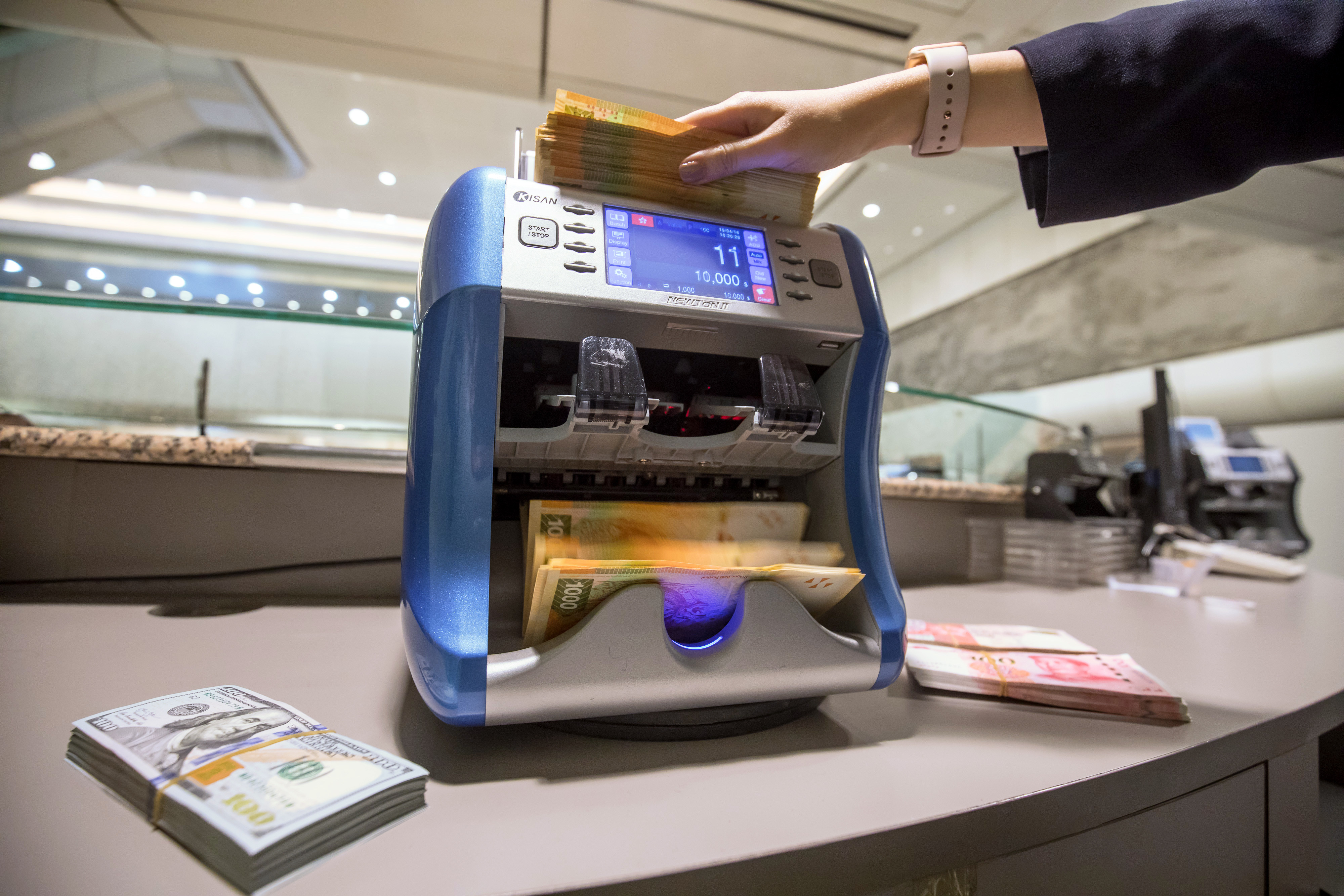 The amount of Hong Kong dollars deposited into the city’s banks swelled to HK$7.58 trillion (US$965 billion) by the end of March, HKMA said. Photo: Bloomberg