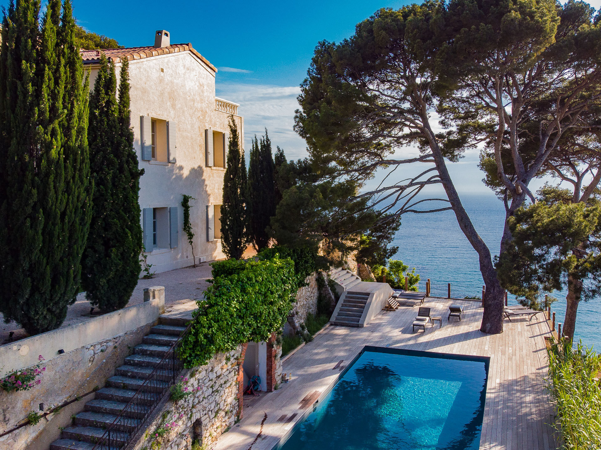 A Homanie property overlooking the Mediterranean 