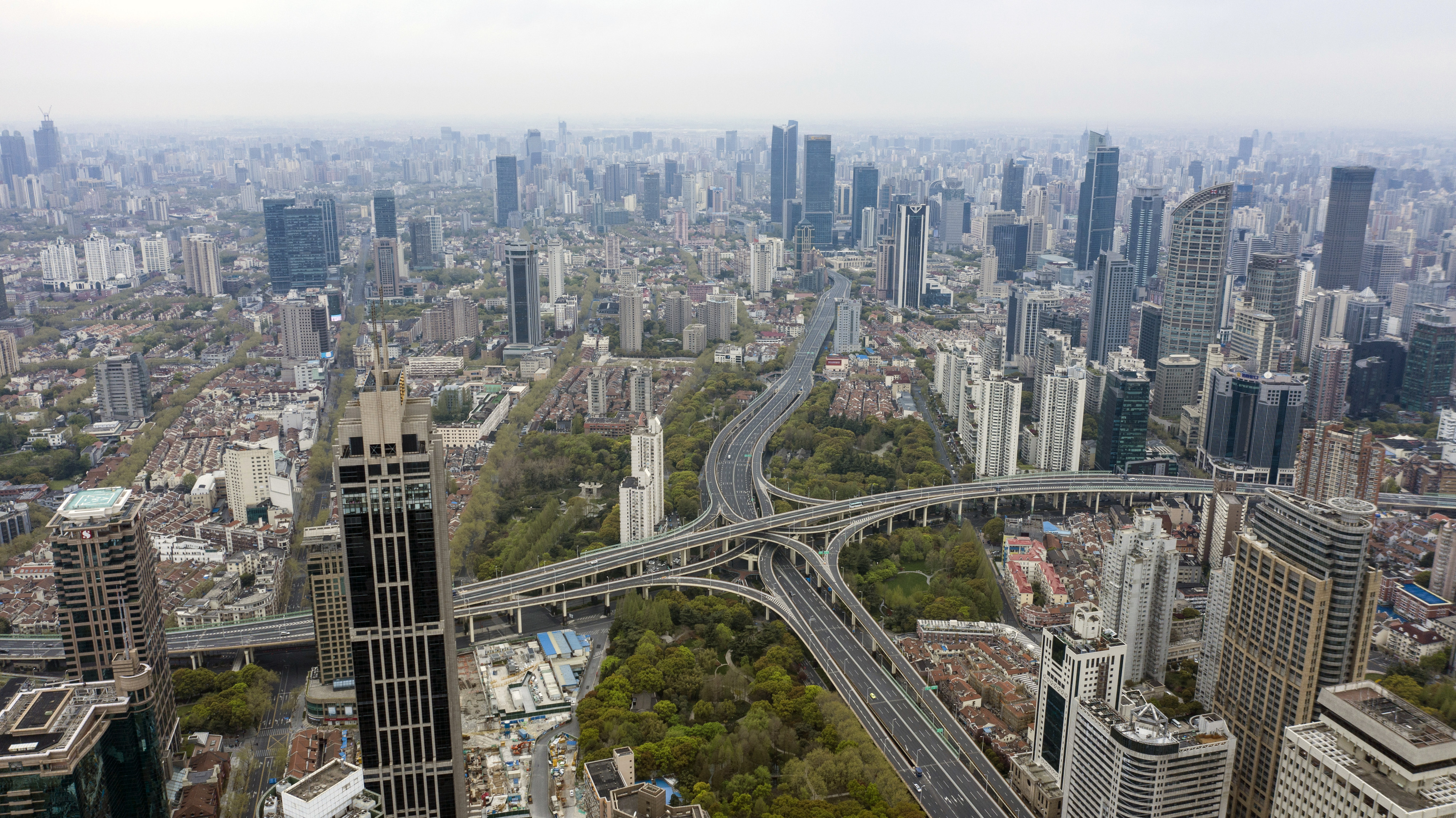 Empty roads during a phased lockdown due to Covid-19 in Shanghai on Tuesday, April 5, 2022. Photo: Bloomberg