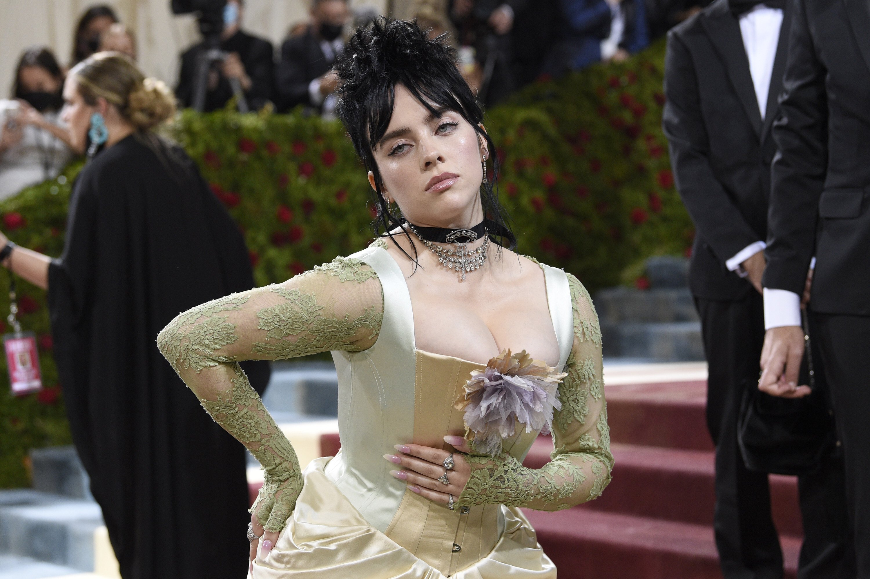 Met Gala 2022: Blake Lively-Ryan Reynolds, Billie Eilish And Other Stars  Sparkle On The Red Carpet