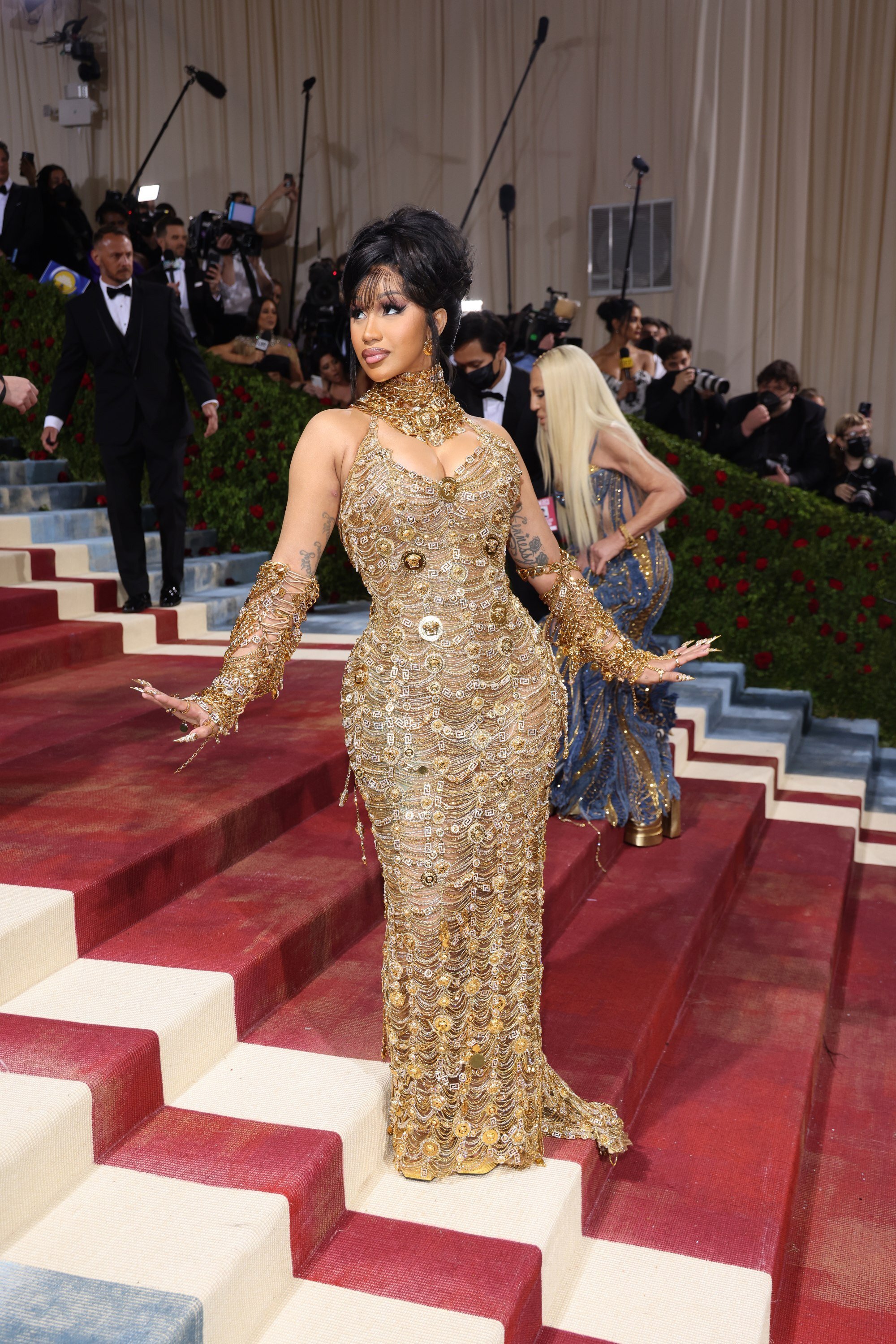 Kylie Jenner In Atelier Versace - 2019 Met Gala - Red Carpet