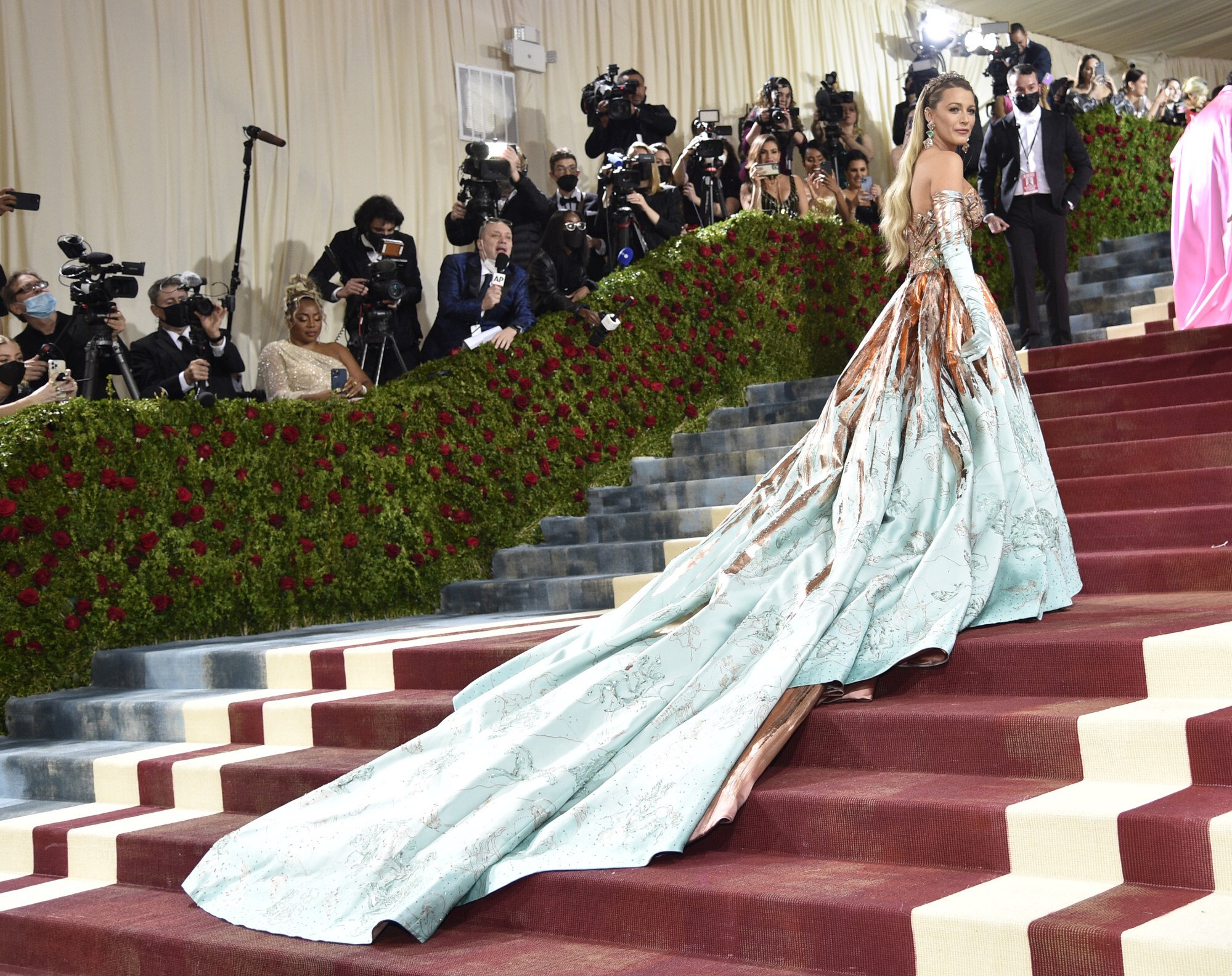 Blake Lively gave New York’s Statue of Liberty new meaning with her custom Atelier Versace ensemble for her appearance as co-host of The Metropolitan Museum of Art’s Costume Institute benefit gala on Monday. Photo: AP