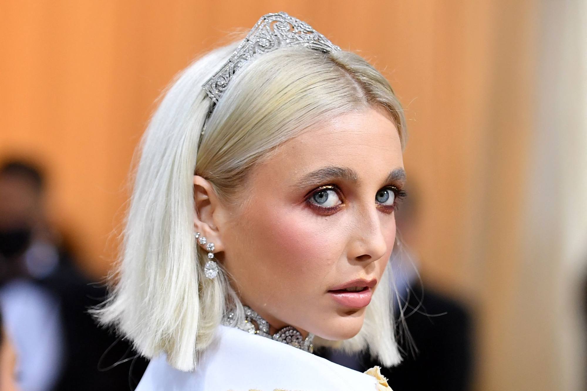 YouTuber and influencer Emma Chamberlain has just been named Cartier’s new ambassador, wearing jewels from the brand at the Met Gala, on May 2, in New York. Photo: AFP