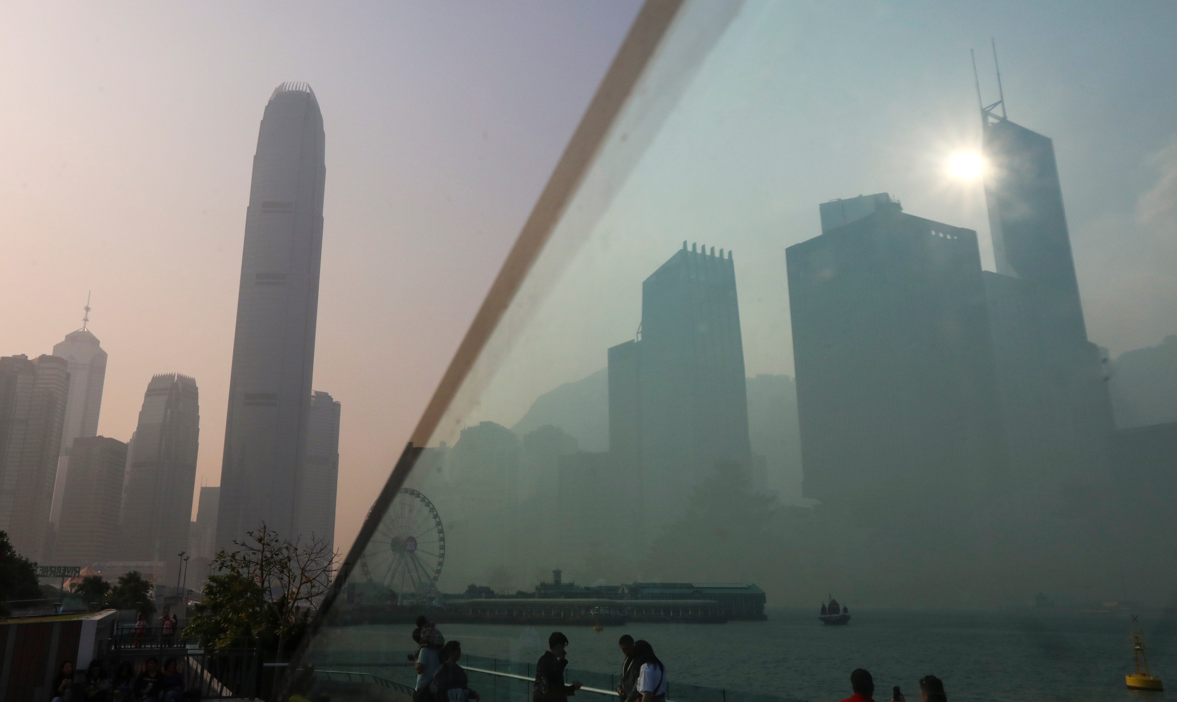 A haze of pollution covers the Central district skyline. Photo: Felix Wong
