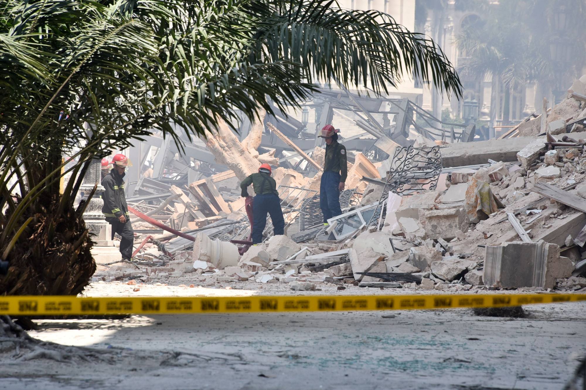 Rescuers search in the rubble after an explosion in the Saratoga Hotel in Havana on Friday. Photo: AFP