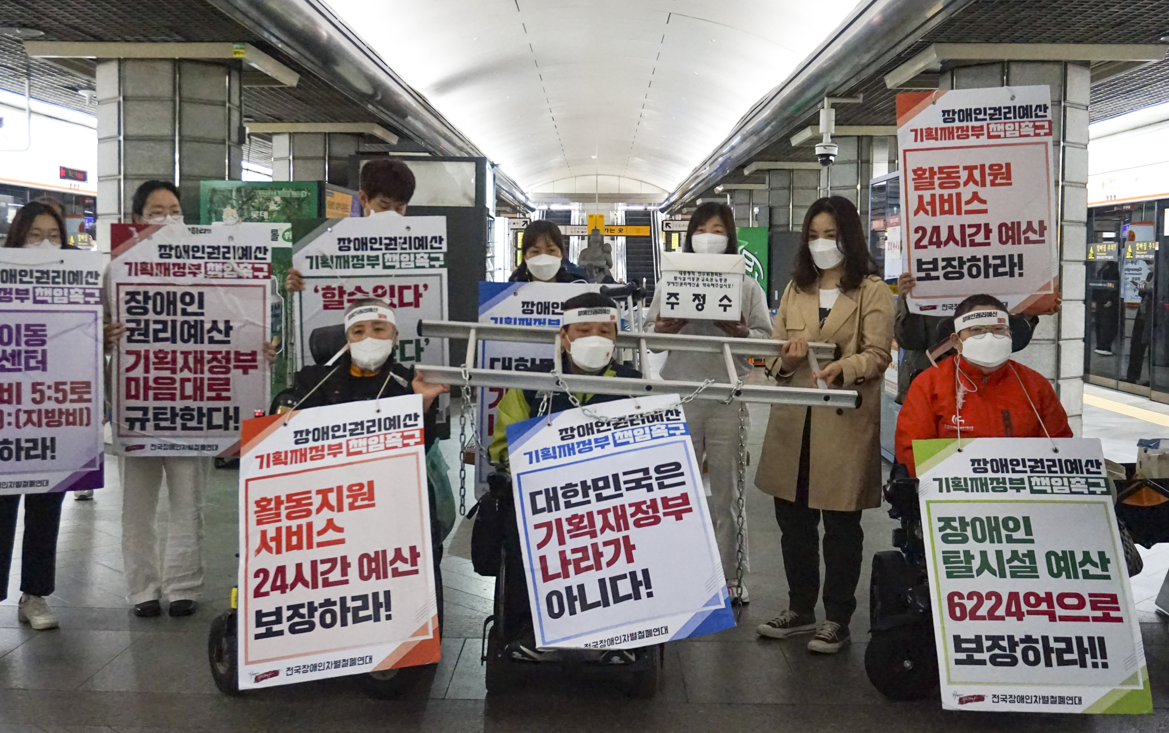Disabled activists have been protesting in Seoul’s subways since December. Photo: David D. Lee