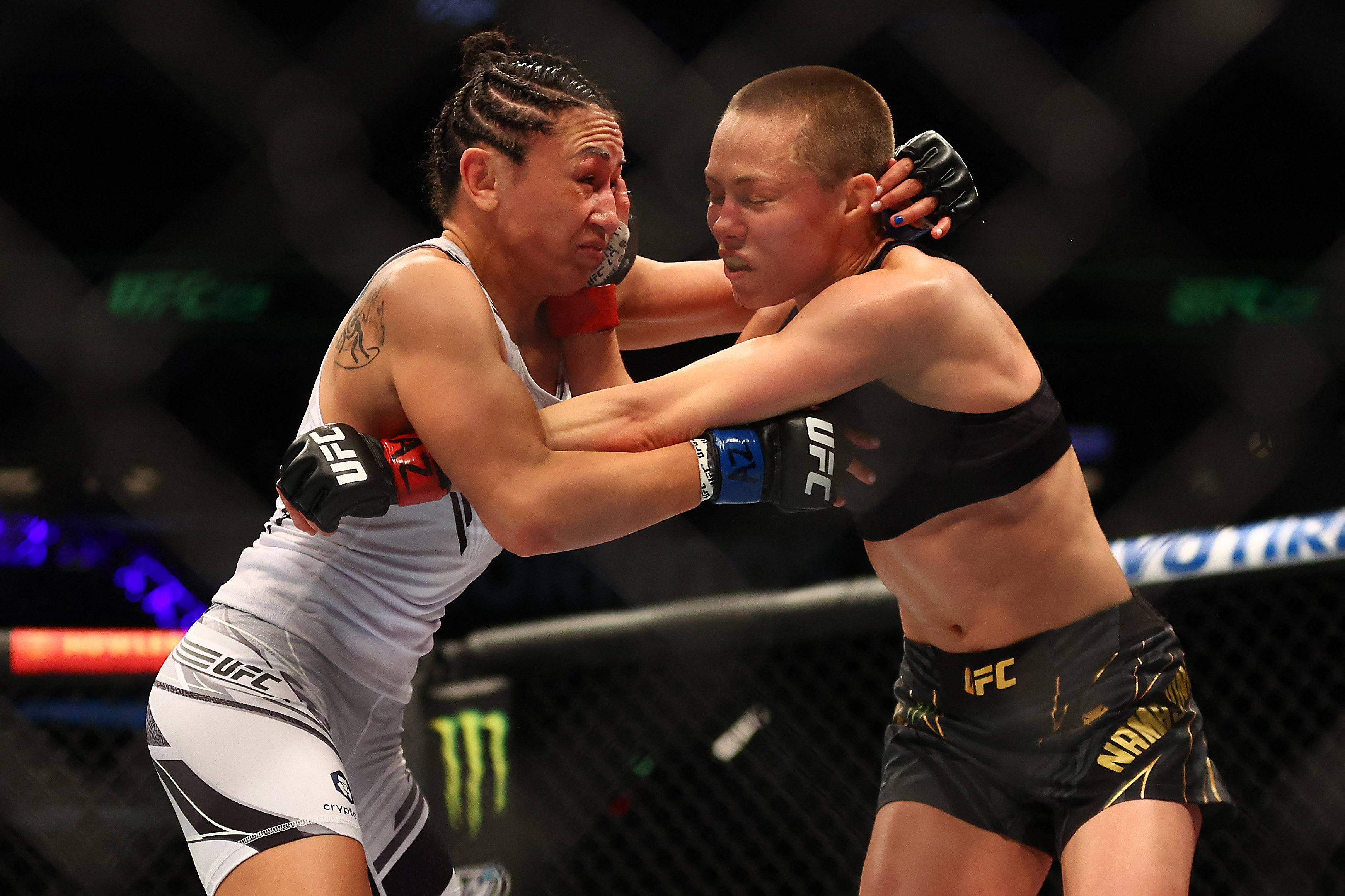 Carla Esparza (left) and Rose Namajunas tie up in a strawweight title fight at UFC 274. Photo: USA TODAY Sports