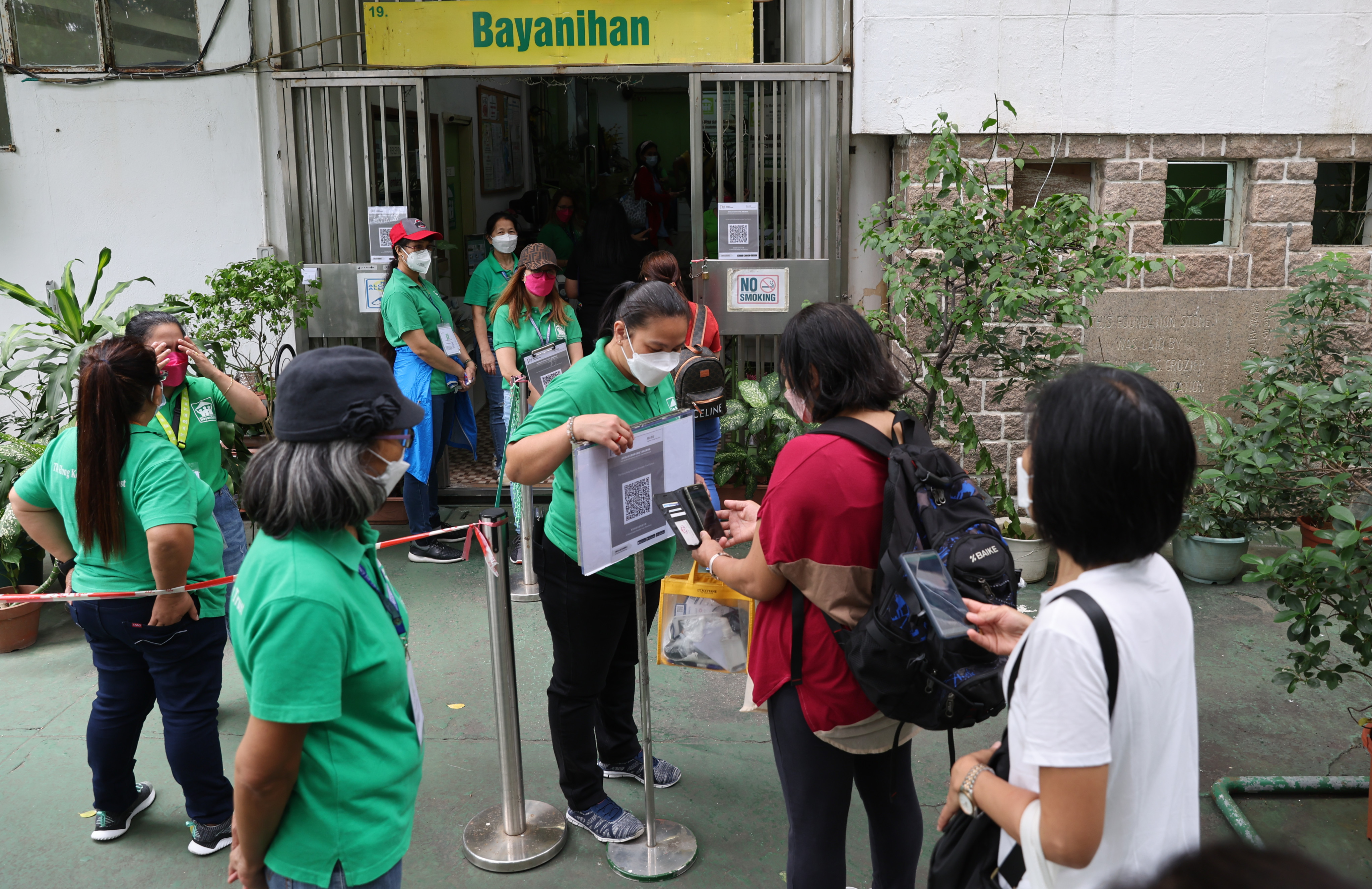 Filipinos queue up to vote at an overseas polling station in Kennedy Town in Hong Kong on May 9. Photo: Yik Yeung-man