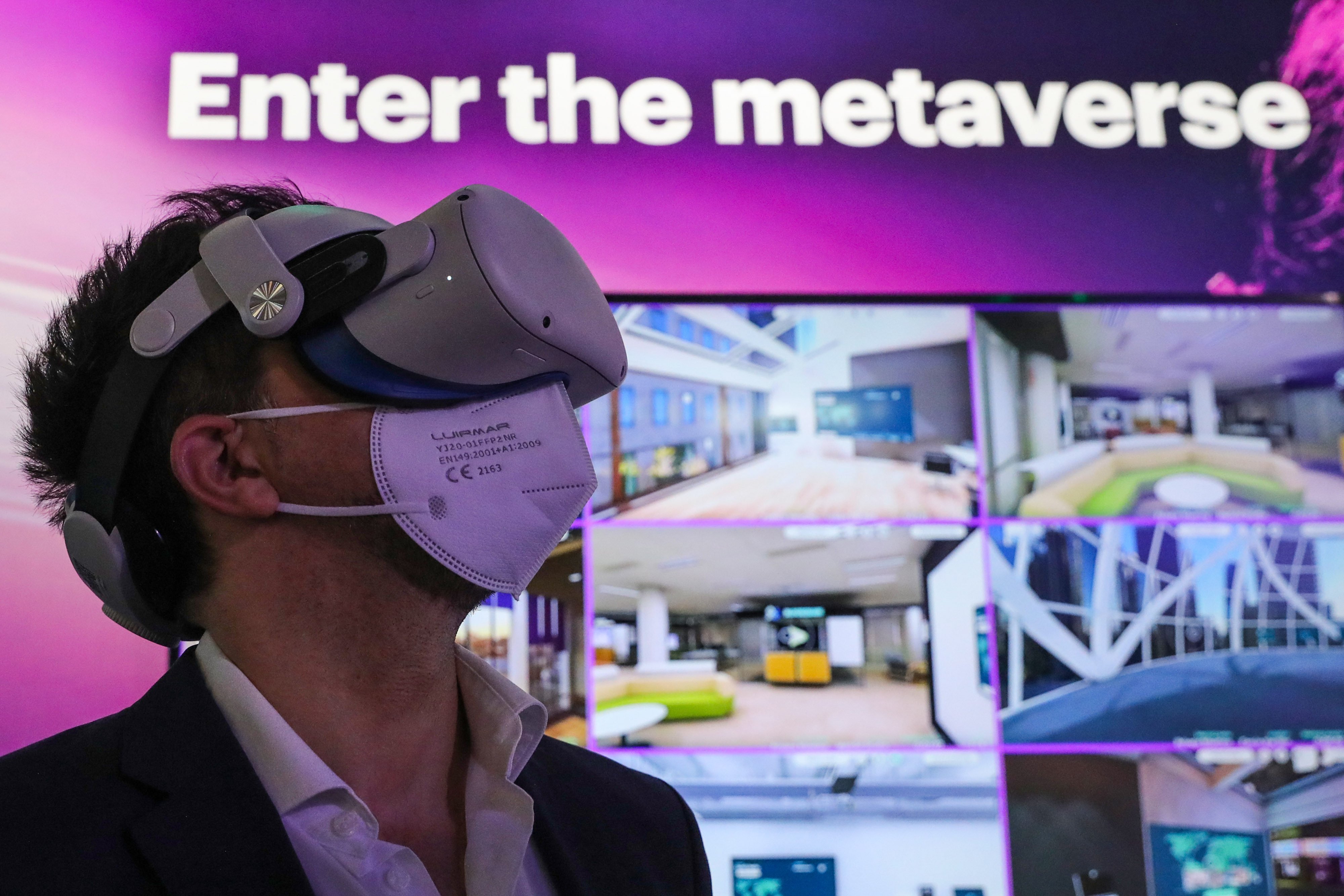 An attendee wears an Oculus virtual reality headset during a demonstration of the metaverse at the Accenture stand on day two of MWC Barcelona on March 1, 2022. Photo: Bloomberg