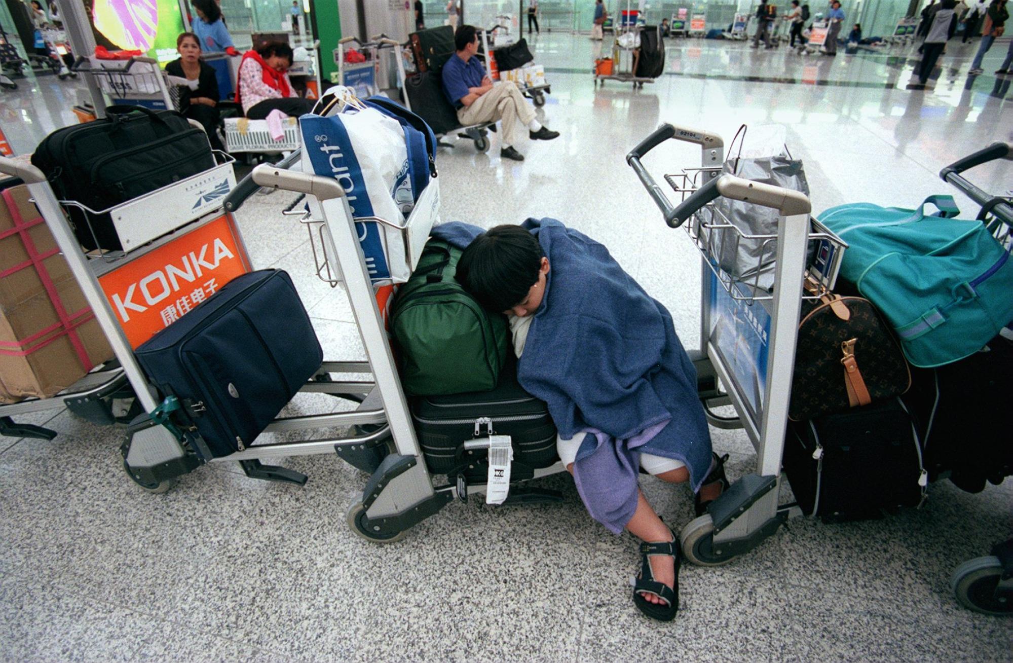 August 22, 1999: China Airlines plane crashes at Hong Kong airport ...