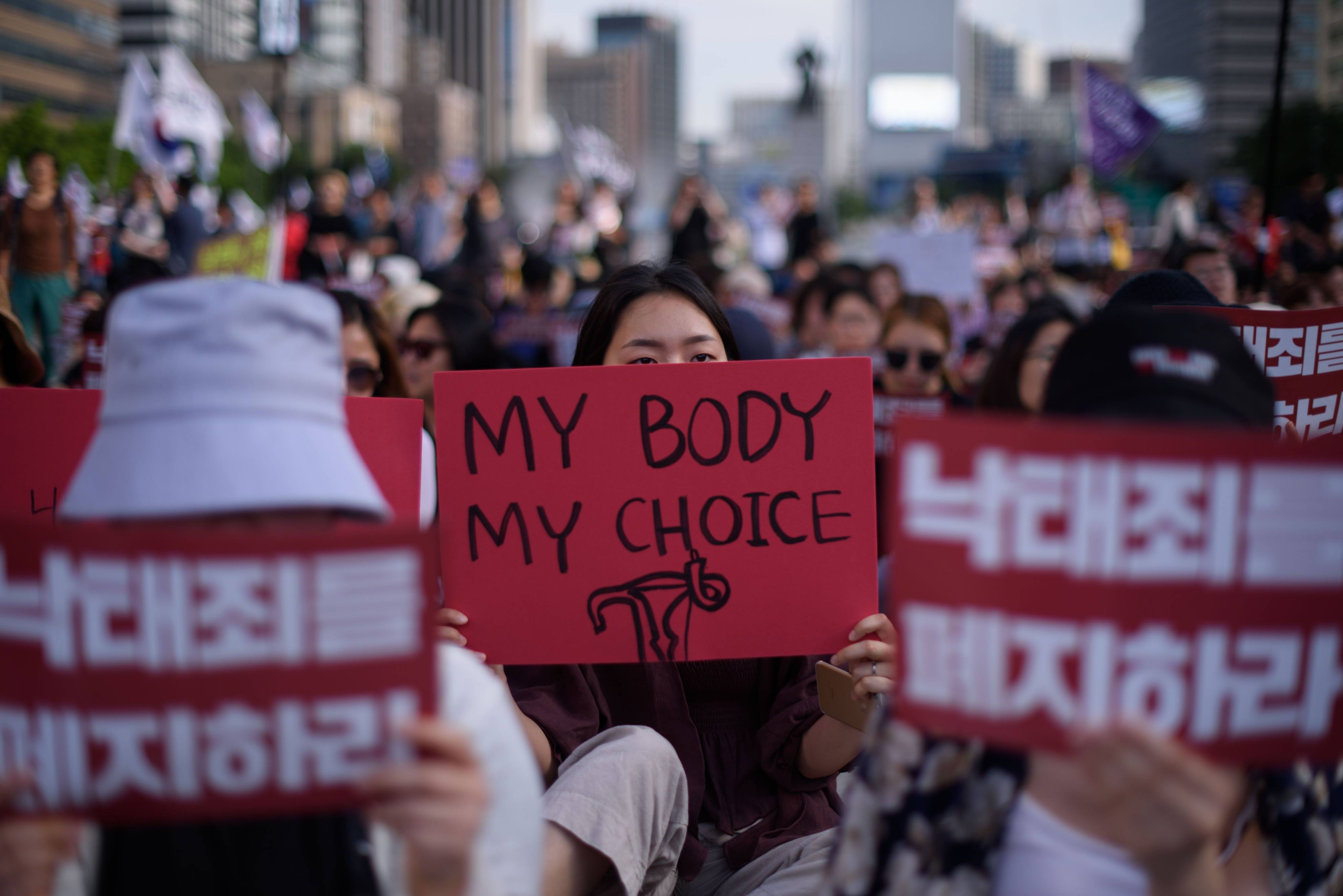 South Korean protesters hold placards reading “Abolish punishment for abortion” in 2018. File photo: AFP
