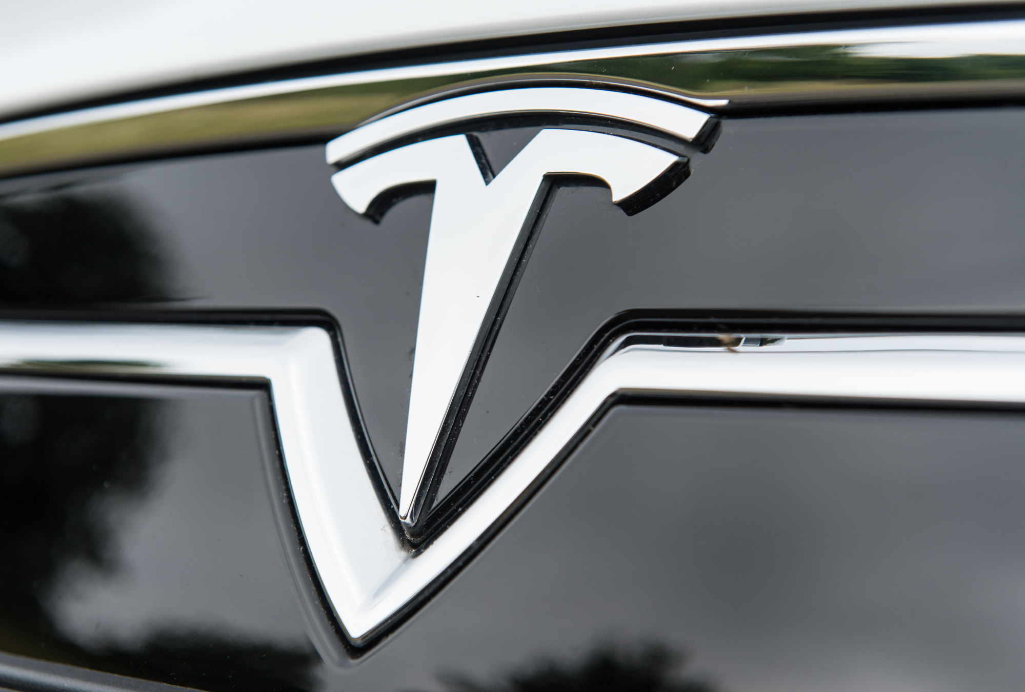 Electric vehicle charging infrastructure, affecting companies like Tesla, will be one of the first areas addressed by the US-EU initiative. Photo: picture alliance / dpa