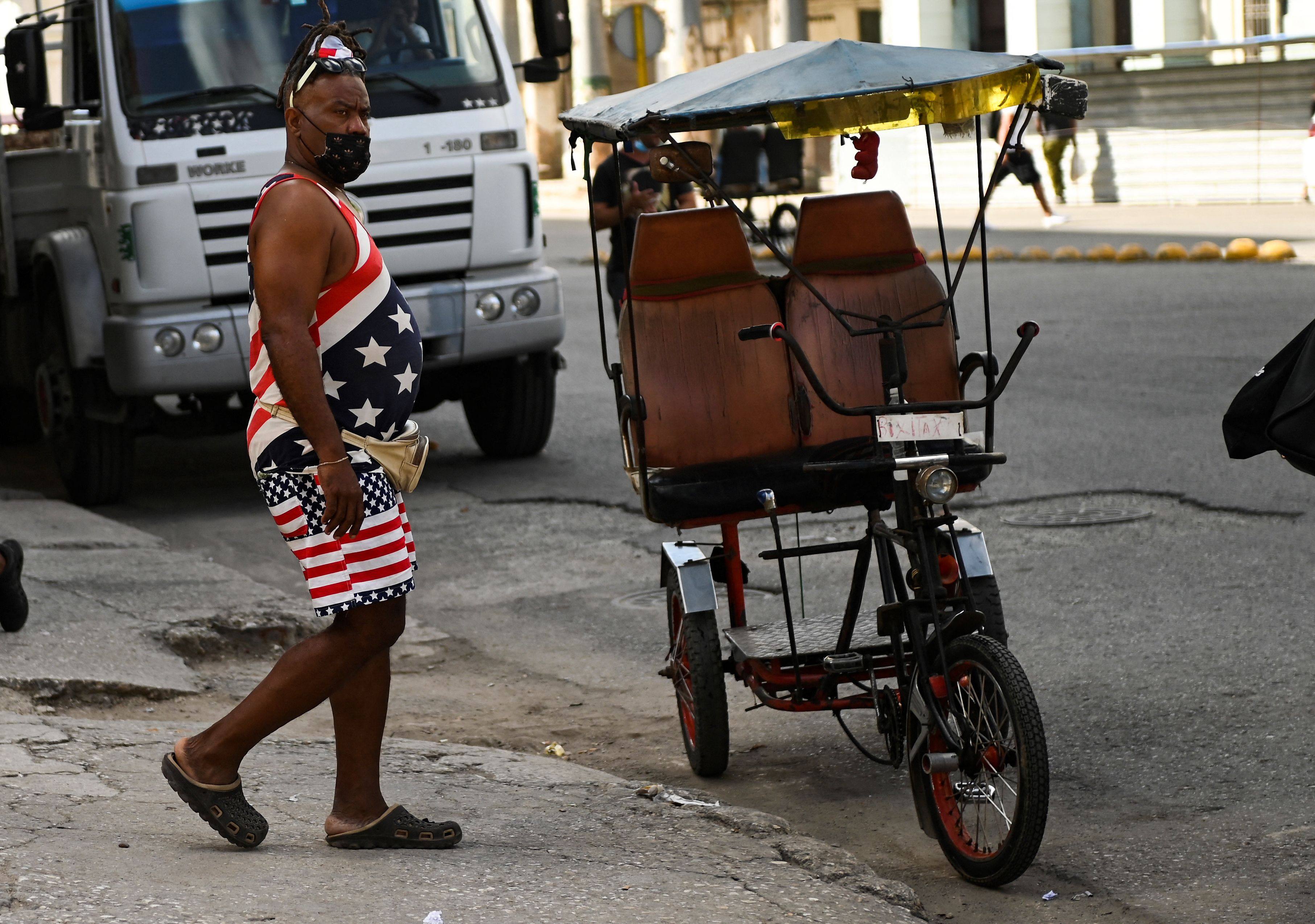 A man in Havana, wearing a T-shirt and a shorts with the US flag. Photo: AFP