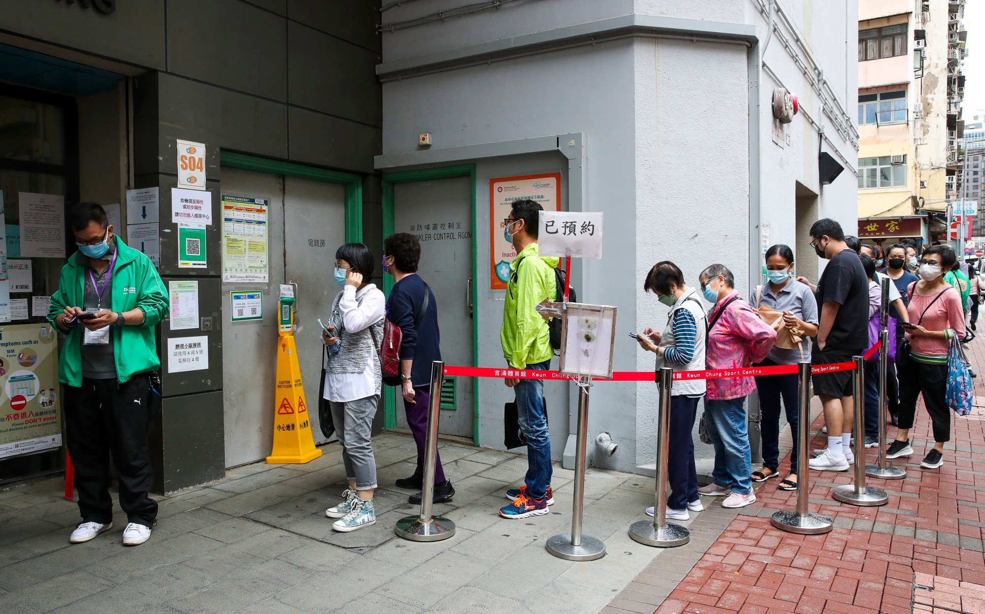 Residents in line for vaccination at Kwun Chung Municipal Services Building. Photo: Edmond So