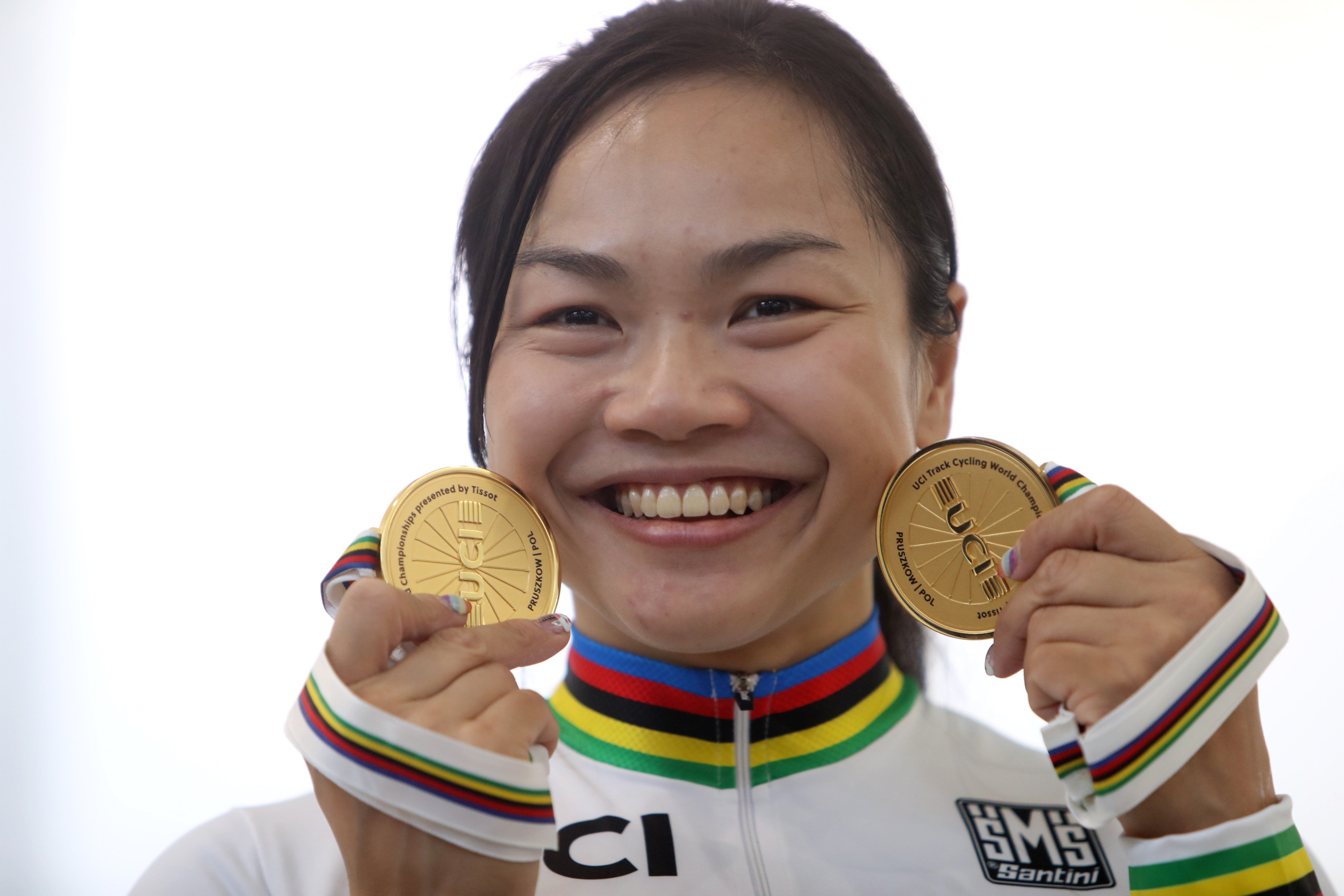 Sarah Lee with her two gold medals at the 2019 track World Championships. The 35-year-old is preparing the 2022 Worlds in Paris after the postponement of the Hangzhou Asian Games. Photo: Winson Wong