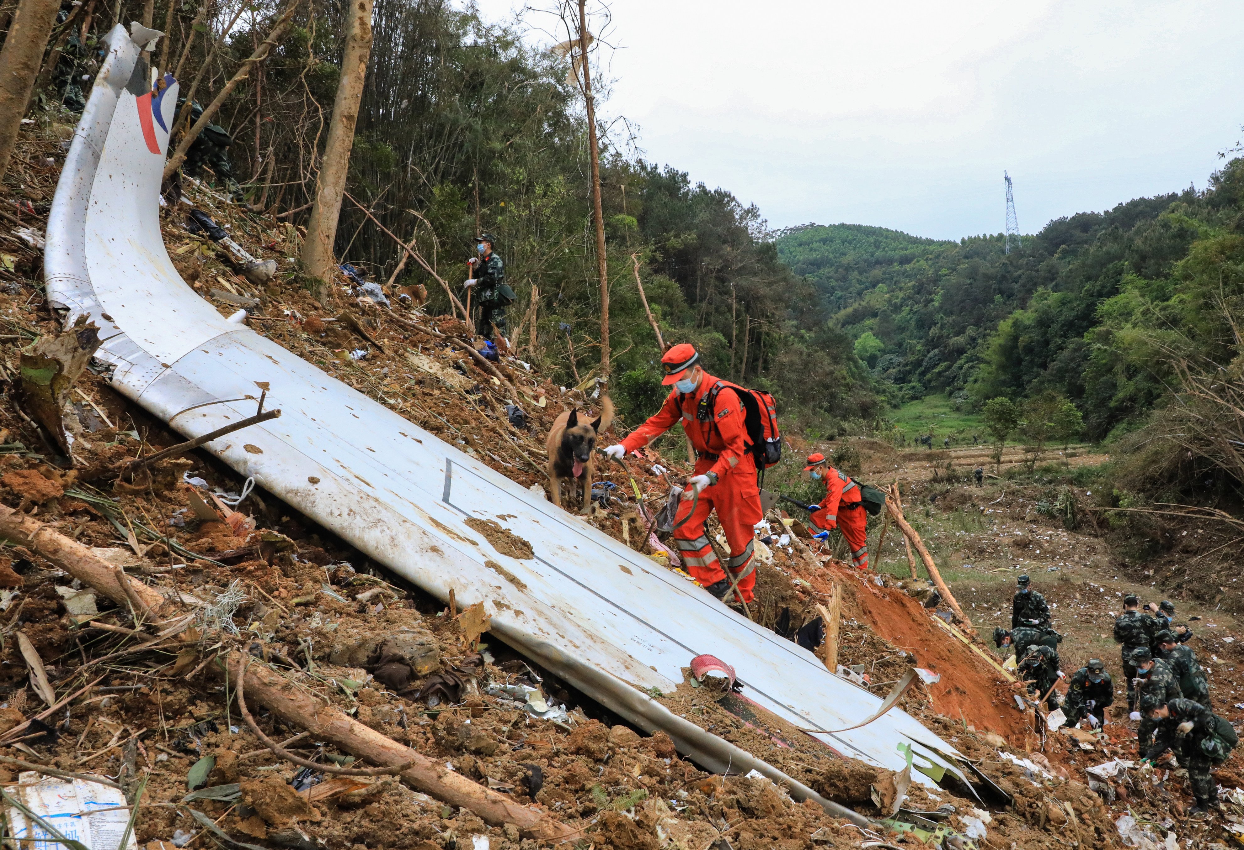On March 24, rescuers search for the black boxes at the plane crash site in Tengxian County, south China’s Guangxi Zhuang Autonomous Region, March 22, 2022. The plane carrying 132 people crashed in Tengxian County in the city of Wuzhou. Photo: Xinhua