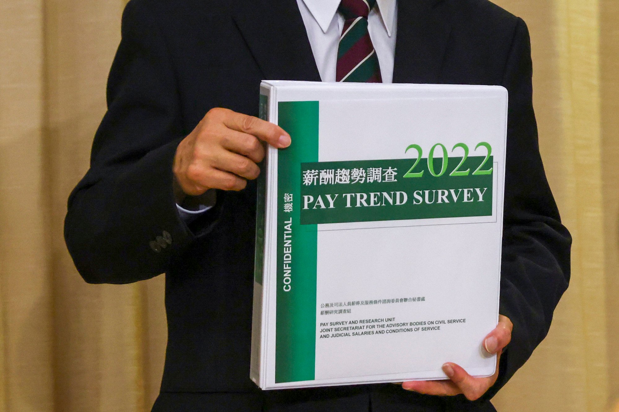 The latest pay trend survey suggested salary rises starting at 2.04 per cent for junior-ranking staff to 7.26 per cent for high-earners in the civil service. Photo: Nora Tam