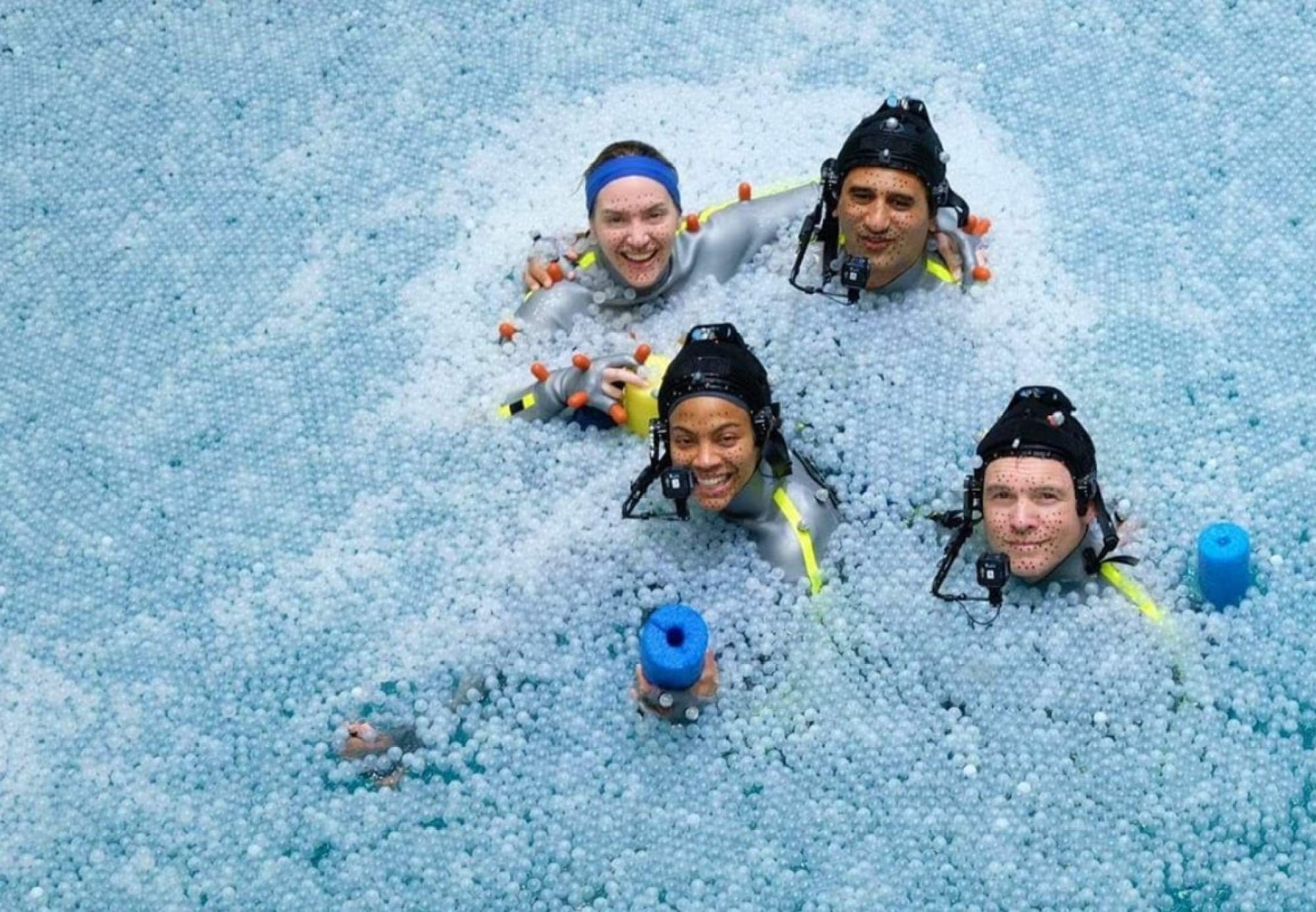 Behind the scene shots of Kate Winslet, Cliff Curtis, Zoe Saldaña and Sam Worthington in Avatar: The Way of Water (2022). Photo: IMDB