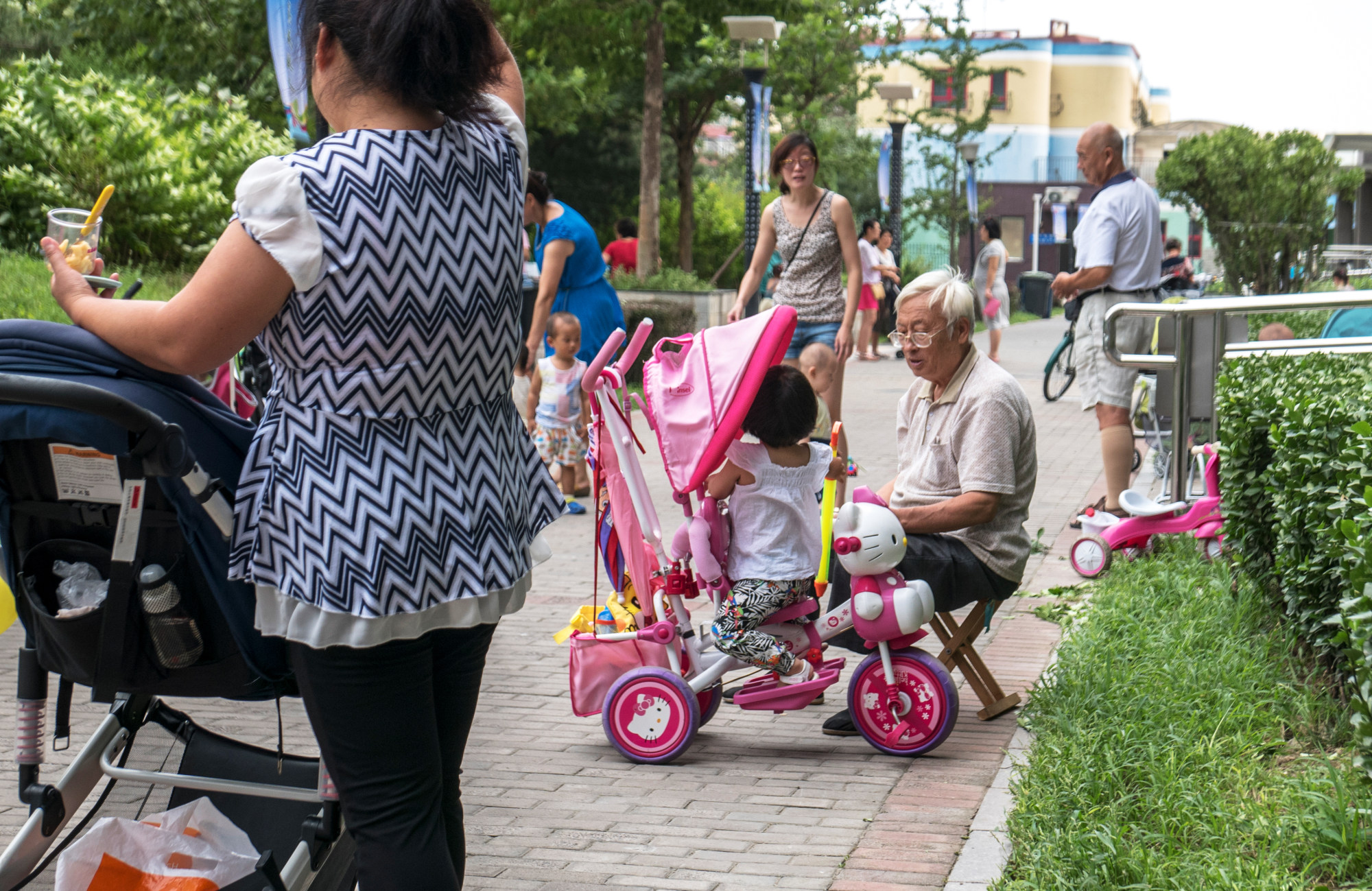 Young parents in China tend to think the grandparents dote on the children. Photo: Getty Images