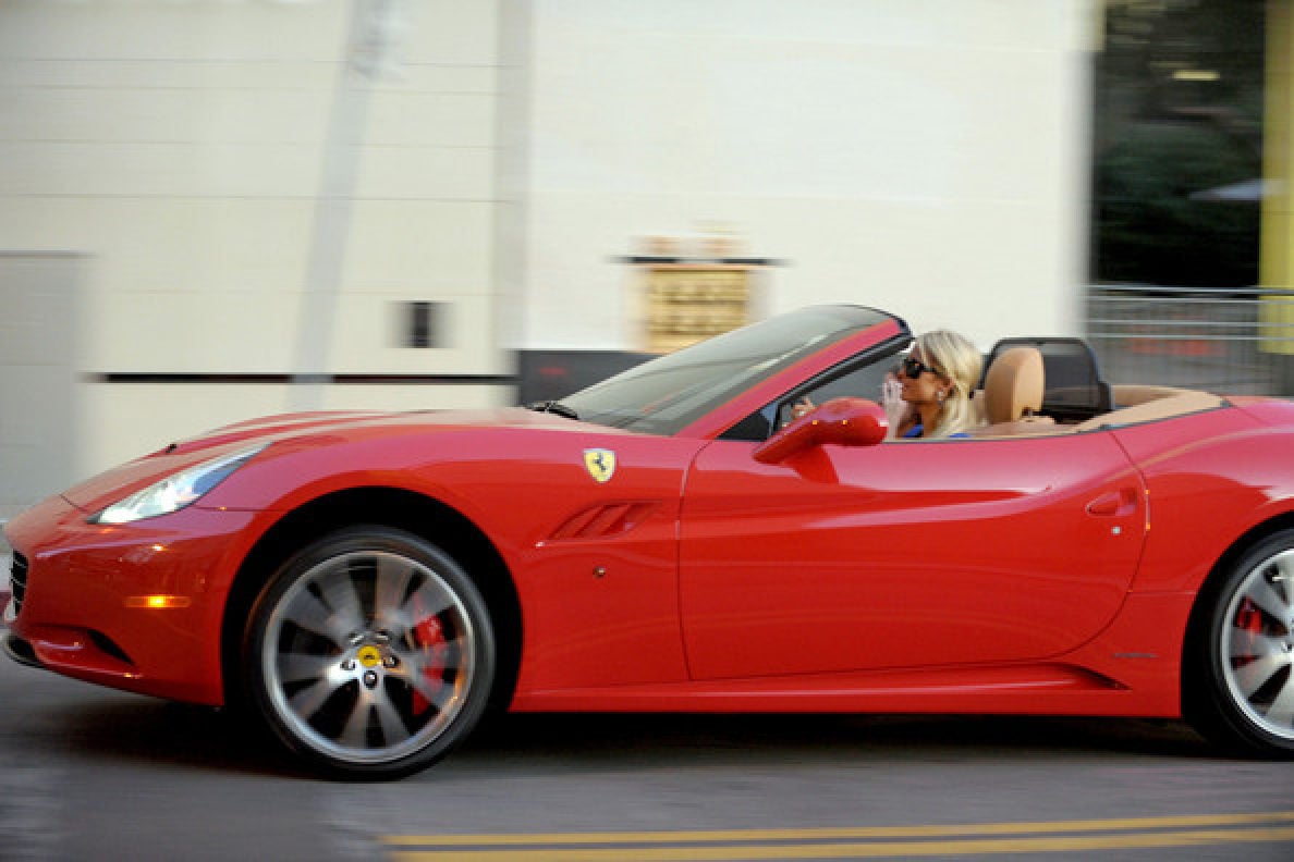 Paris Hilton driving her California Spyder Ferrari. Photo: @xoxoGossip_Boy/Twitter