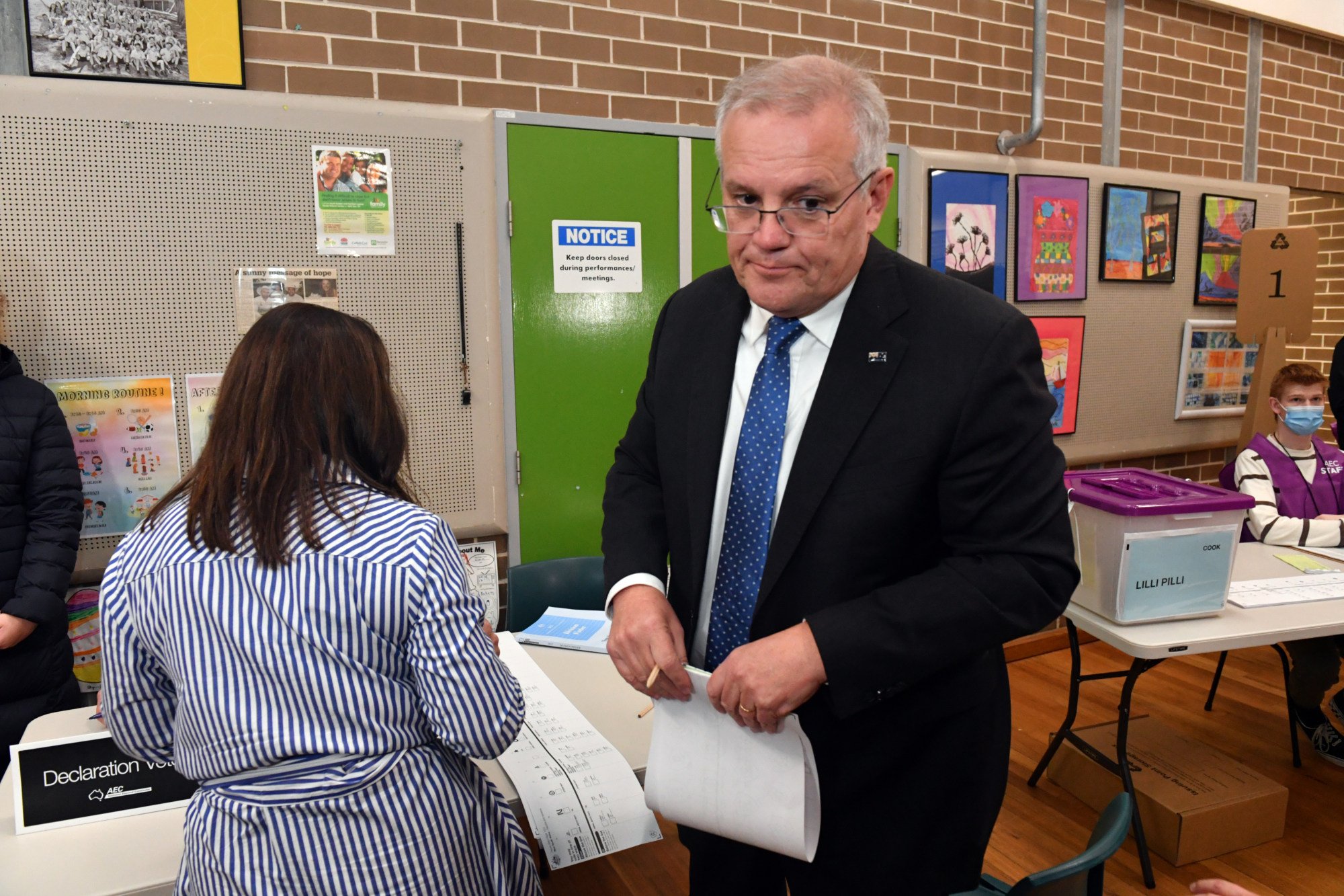 Australian Prime Minister Scott Morrison (R) and his wife Jenny arrive to vote in a polling station in Sydney during the Australian federal election. Photo: dpa