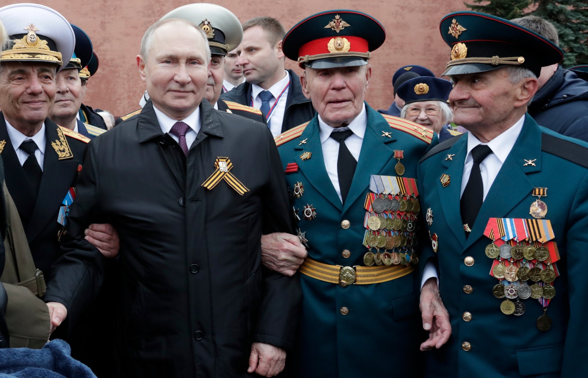 Russian President Vladimir Putin poses for a photograph with veterans and others after a commemoration ceremony at the Tomb of the Unknown Soldier on Victory Day, which marks the 76th anniversary of the victory over Nazi Germany in World War II, in central Moscow, on May 9. Photo: Reuters