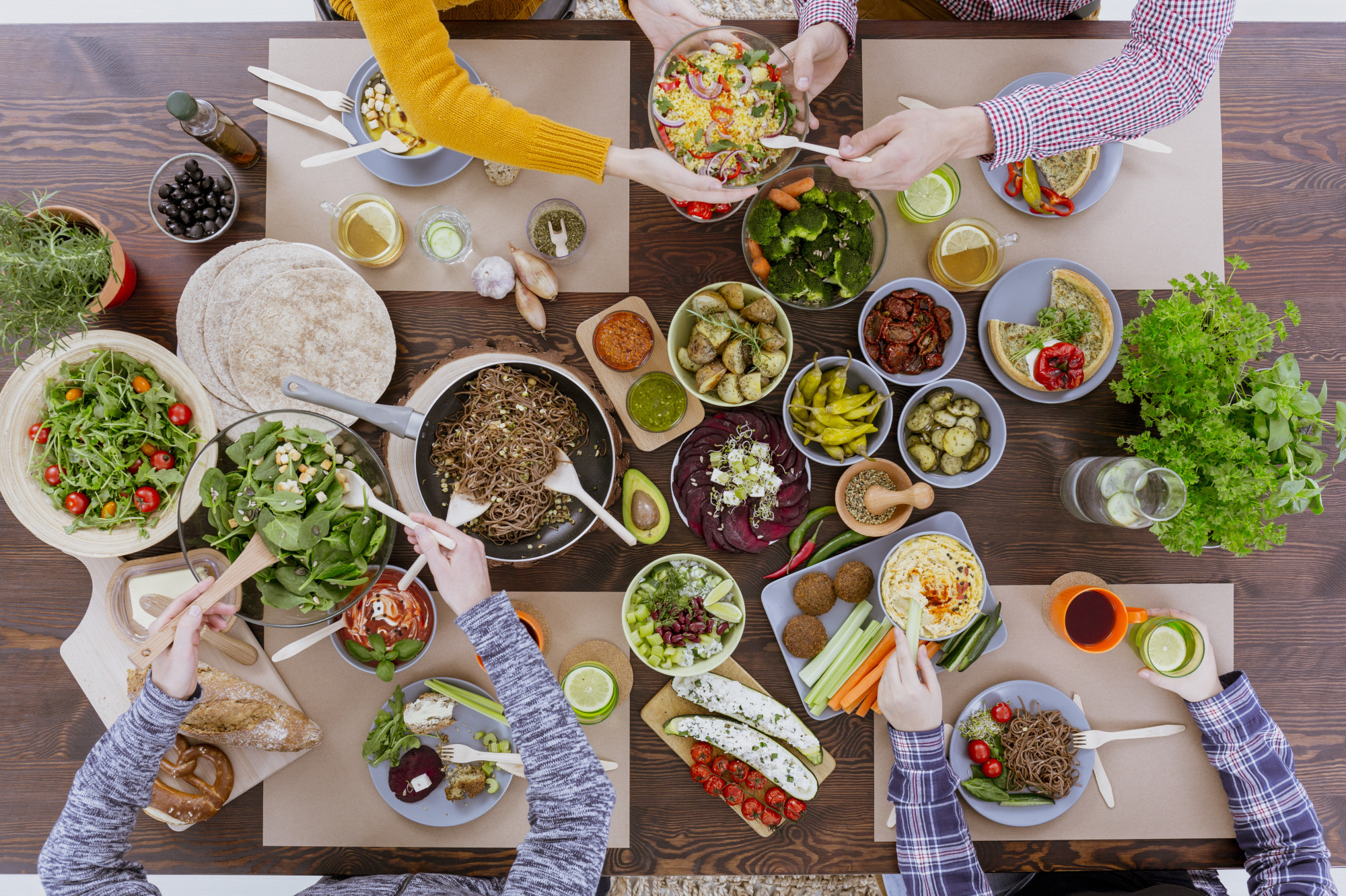 Fill your plate with anti-inflammatory whole foods, especially colourful, antioxidant-rich fruit and vegetables, green tea, and foods like walnuts and oily fish, which are full of omega-3 fatty acids. Photo: Shutterstock