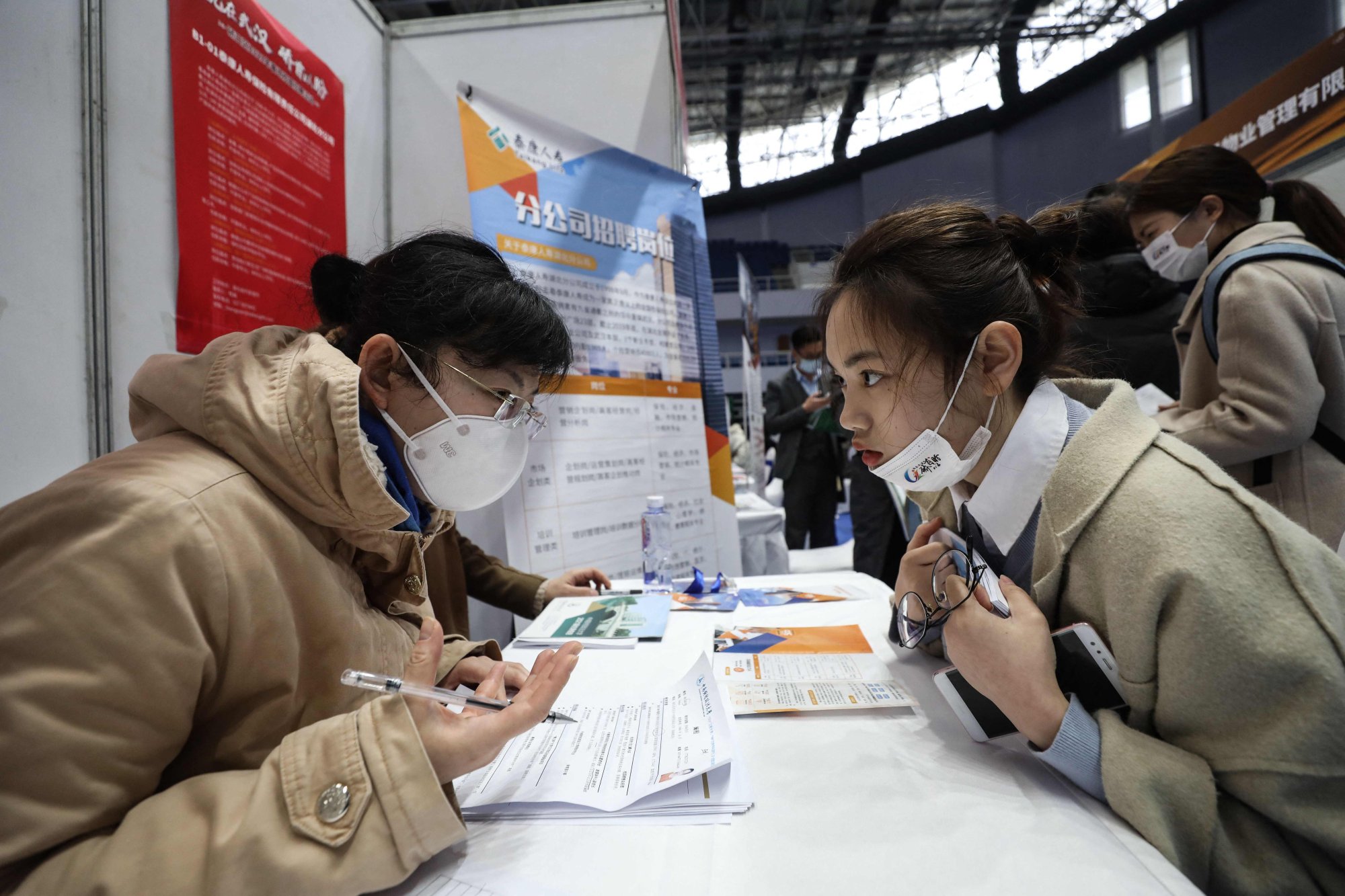 This photo taken March 10, 2021 shows a job seeker (right) being interviewed at a career fair in Wuhan, Hubei province. Photo: STR/AFP