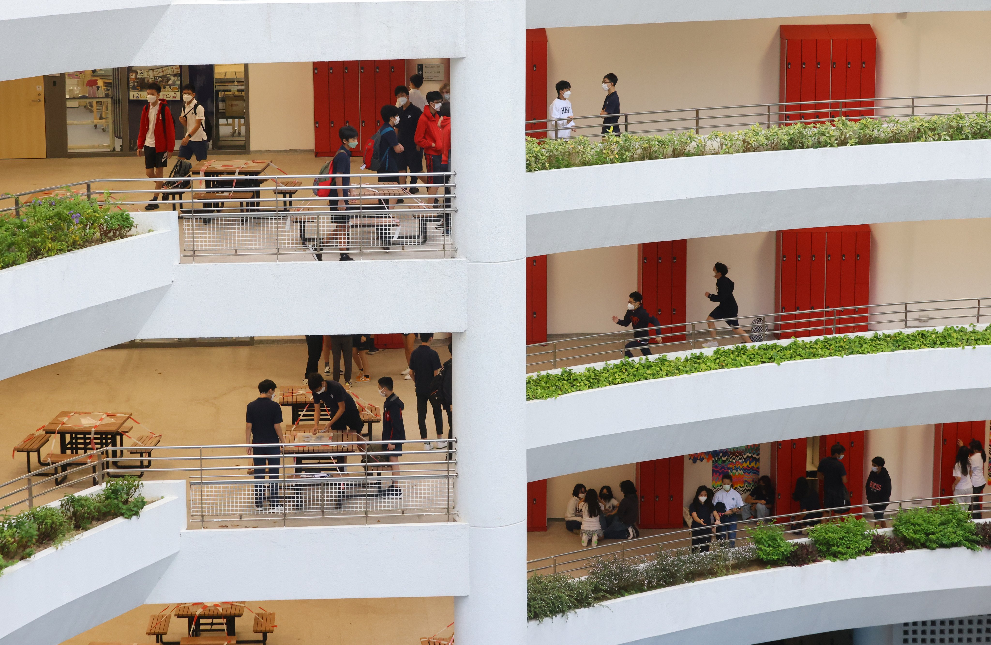 Pupils walk around Hong Kong International School in Tai Tam on April 19. Photo: SCMP