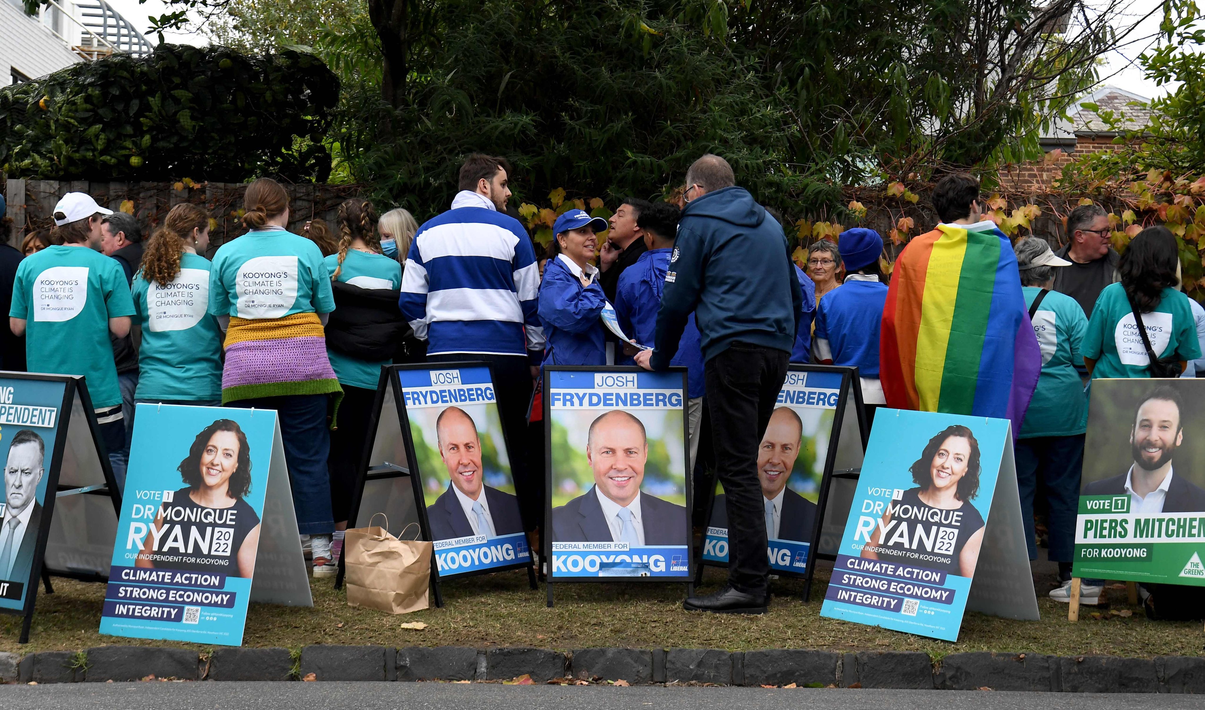 Australians queue at a pre-polling centre in Melbourne on May 17. Independent candidate Monique Ryan later defeated Treasurer Josh Frydenberg for the seat of Kooyong. Photo: AFP
