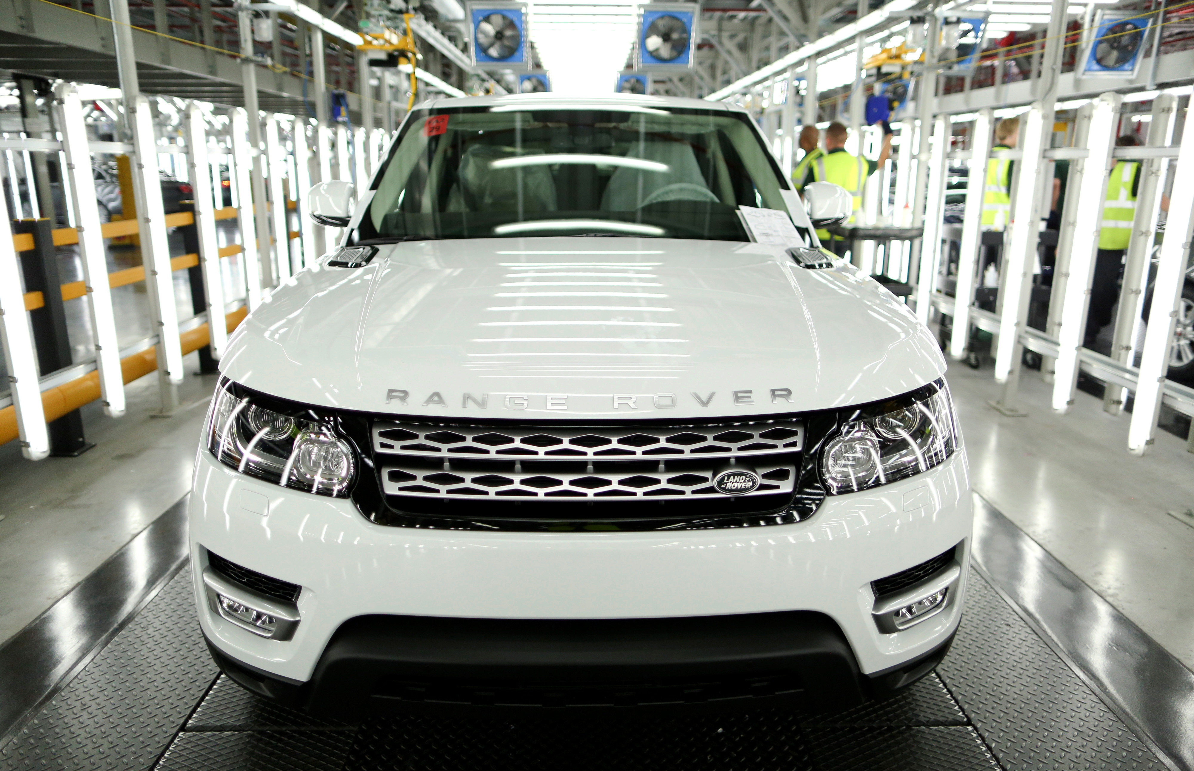 A Range Rover Sport SUV sits in a final inspection area at Tata Motors’ Jaguar Land Rover vehicle manufacturing plant in Solihull, UK, on Wednesday, July, 15, 2015. Photo: Bloomberg