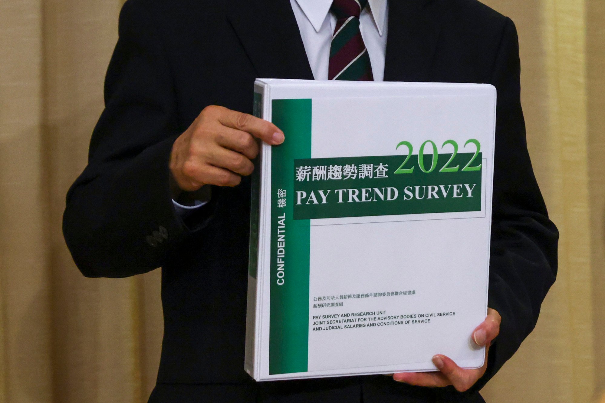 Civil servants’ unions have called for authorities to adopt the salary adjustments recommended by this year’s pay trend survey. Photo: Nora Tam