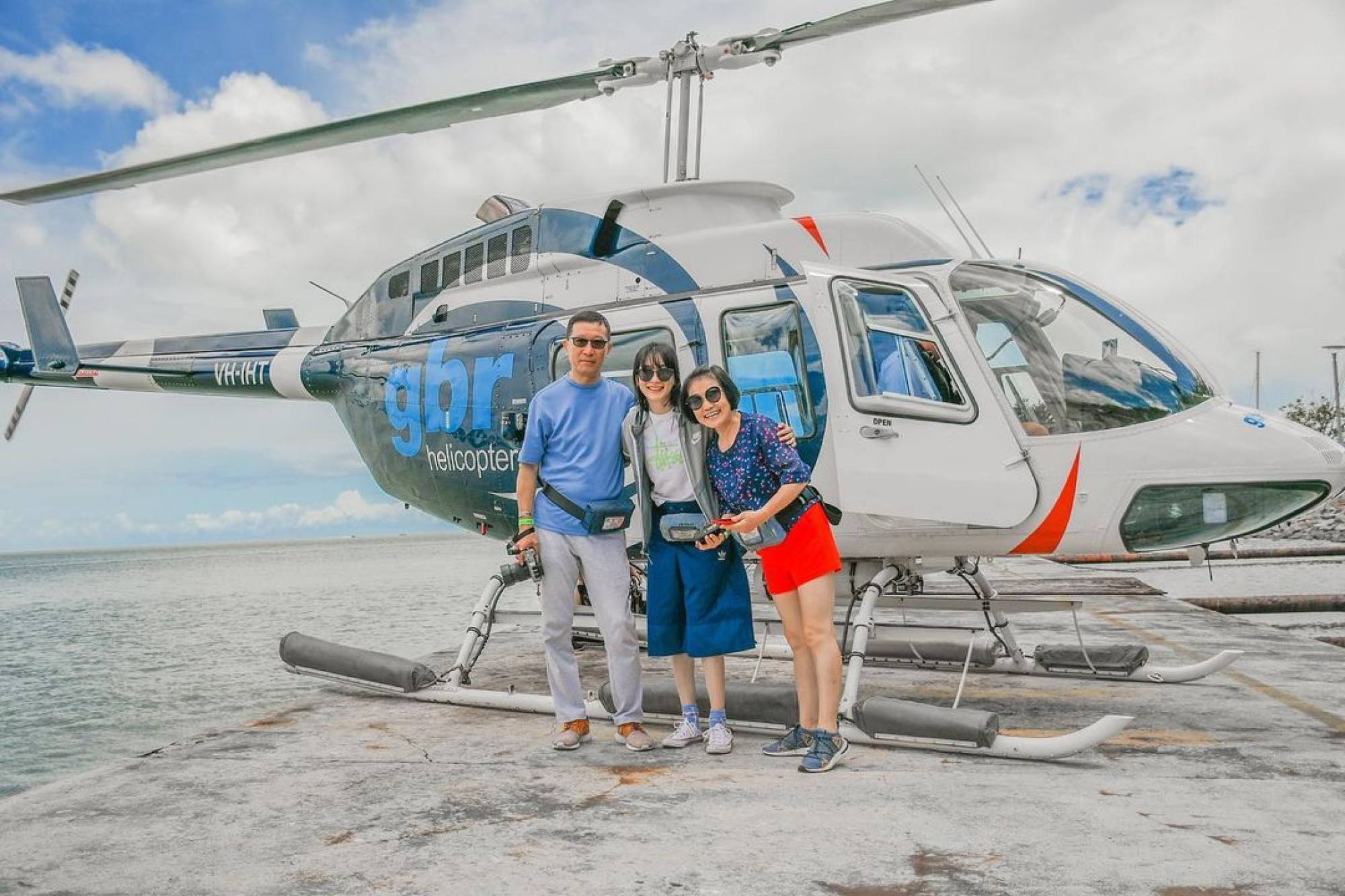 Meng’er Zhang and her parents. Photo: @mengerzhang/Instagram