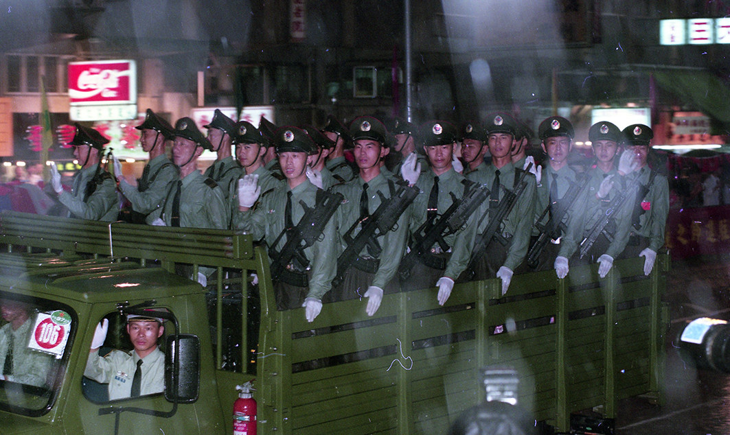 PLA troops enter Hong Kong on July 1, 1997, the morning after the handover in this photo from the HK 1997 exhibition by Birdy Chu. Photo: Yrellag Gallery/Birdy Chu