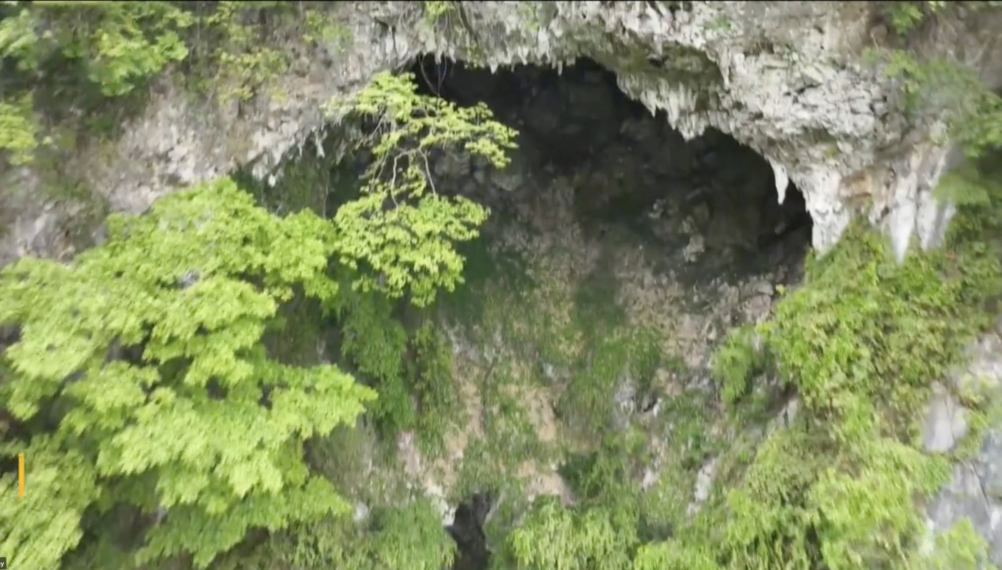 The entrance to the sinkhole. Photo: CGTN