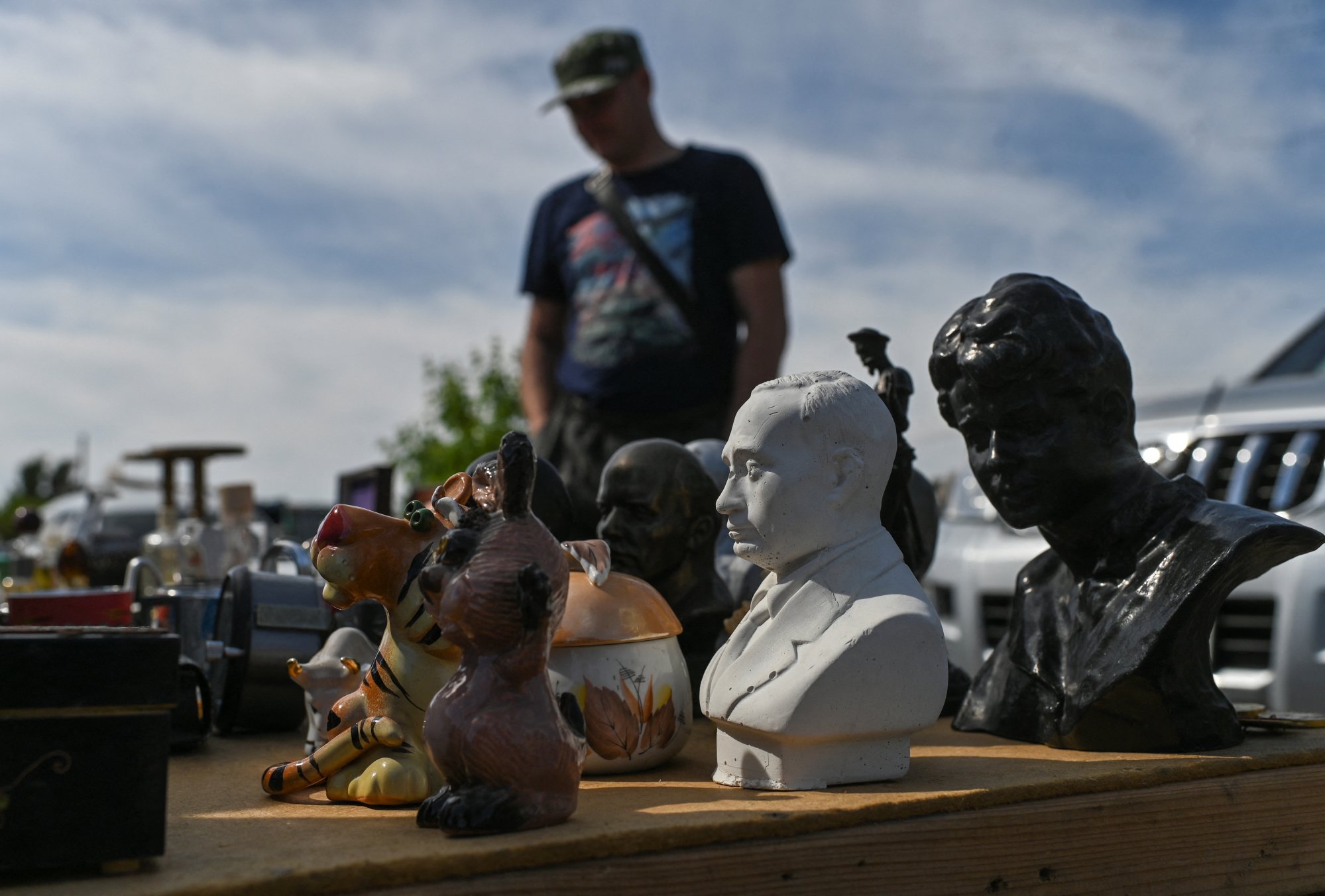 A vendor sells ceramics including a bust of Russian President Vladimir Putin at a market in Omsk, Russia, on Saturday. Photo: Reuters