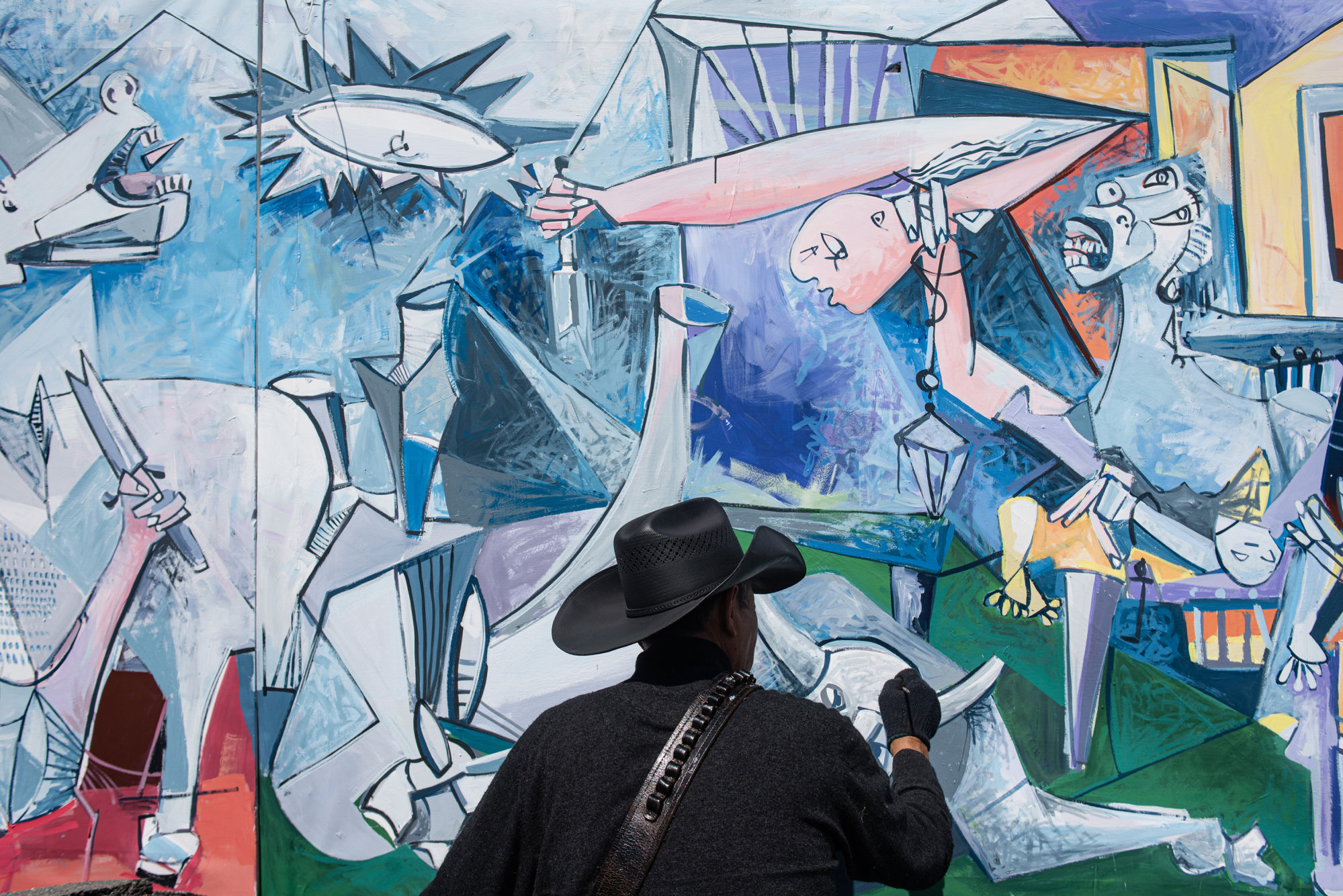Roberto Marquez paints a Picasso-style picture marking the slaughter in towns near Kyiv. Photo: TNS