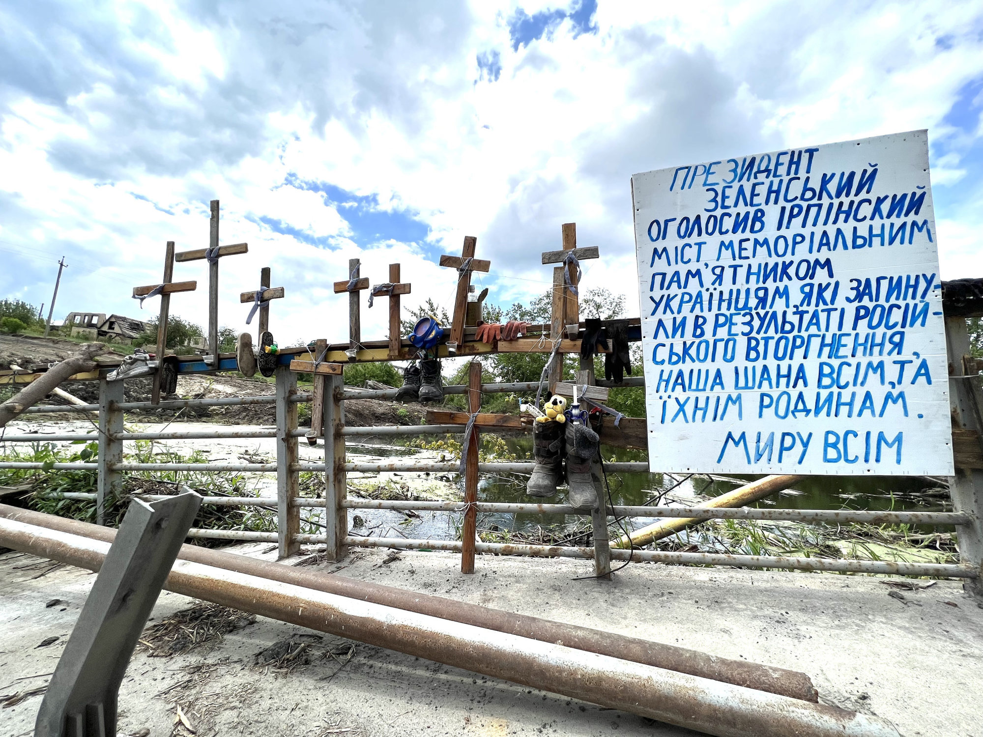 Crosses at the site of a bridge honouring Ukraine’s dead, part of an art installation that includes Roberto Marquez’ work. The sign reads: ‘President Zelensky proclaimed the Irpin bridge a memorial to Ukrainians who died during Russian invasion. Our respect to all of them and their families. Peace to everyone.’ Photo: TNS
