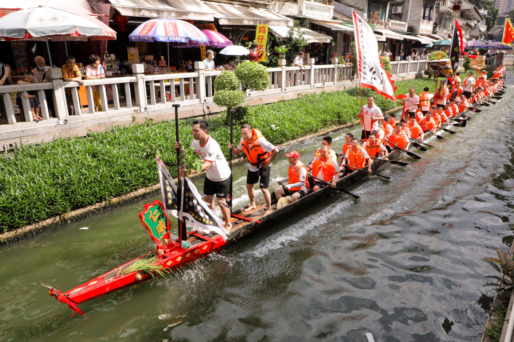 Return of the dragon: Hong Kong welcomes back drum beats and crowds for  Dragon Boat Festival, but race turnout still below pre-pandemic levels