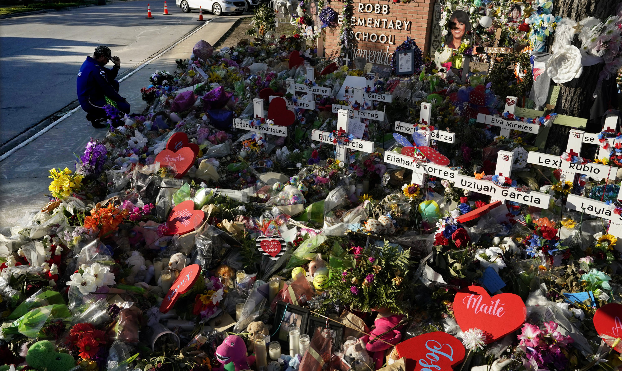 A memorial outside Robb Elementary School in Uvalde, Texas. Photo: AP