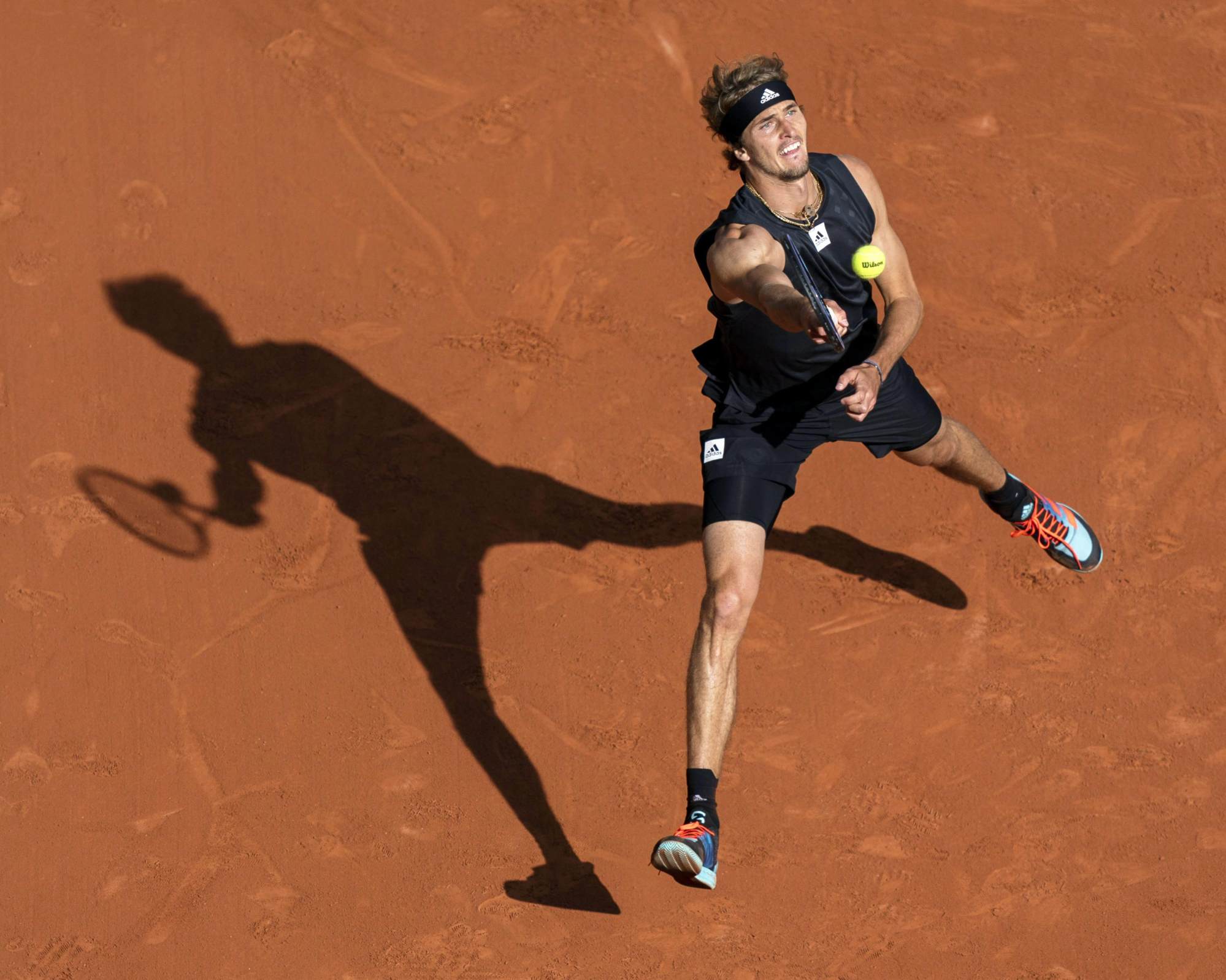 Germany’s Alexander Zverev plays a shot against Spain’s Carlos Alcaraz during their quarter final match. Photo: Kyodo
