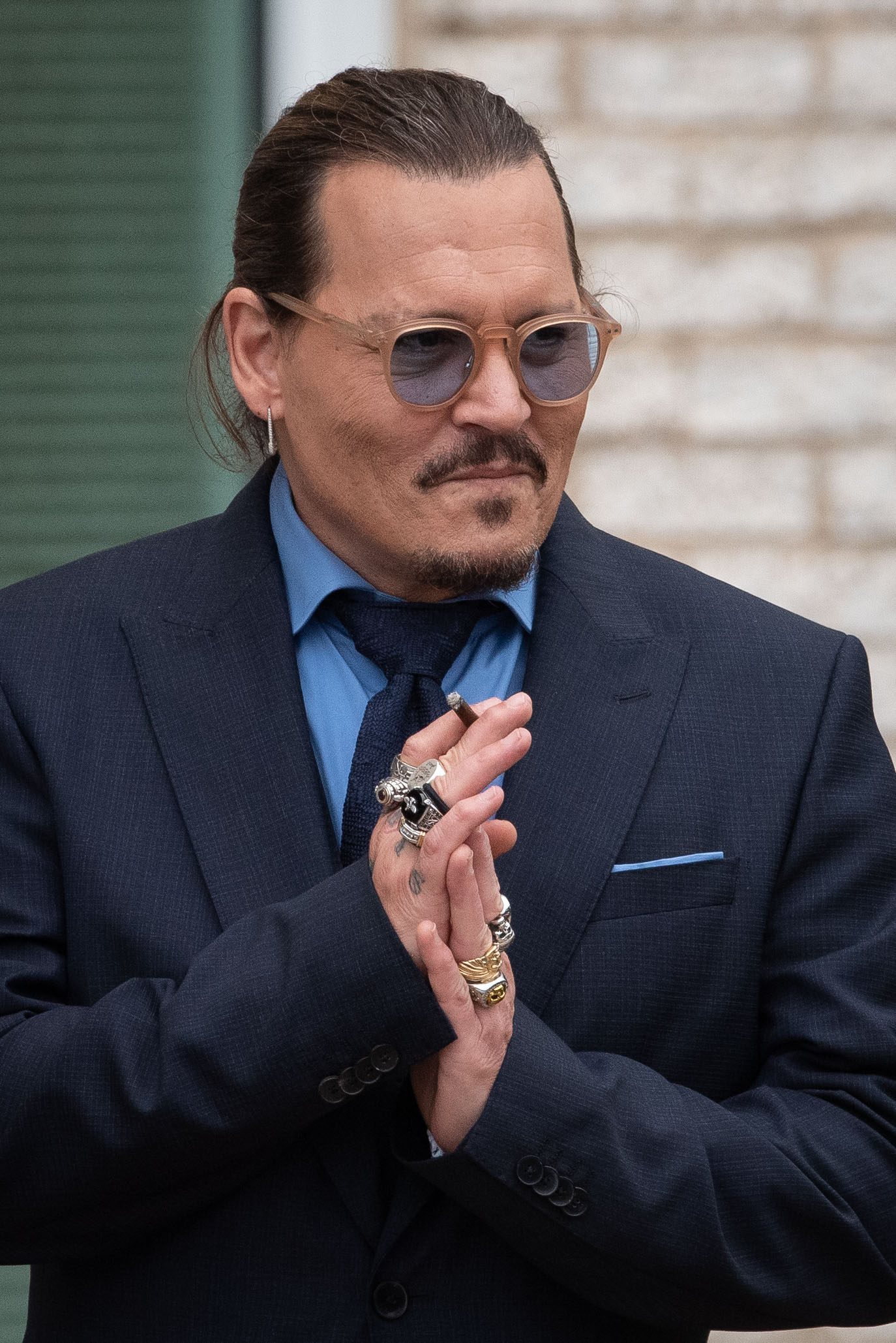 Depp gestures to his fans during a recess outside court during the trial on May 27, 2022. Photo: Getty Images
