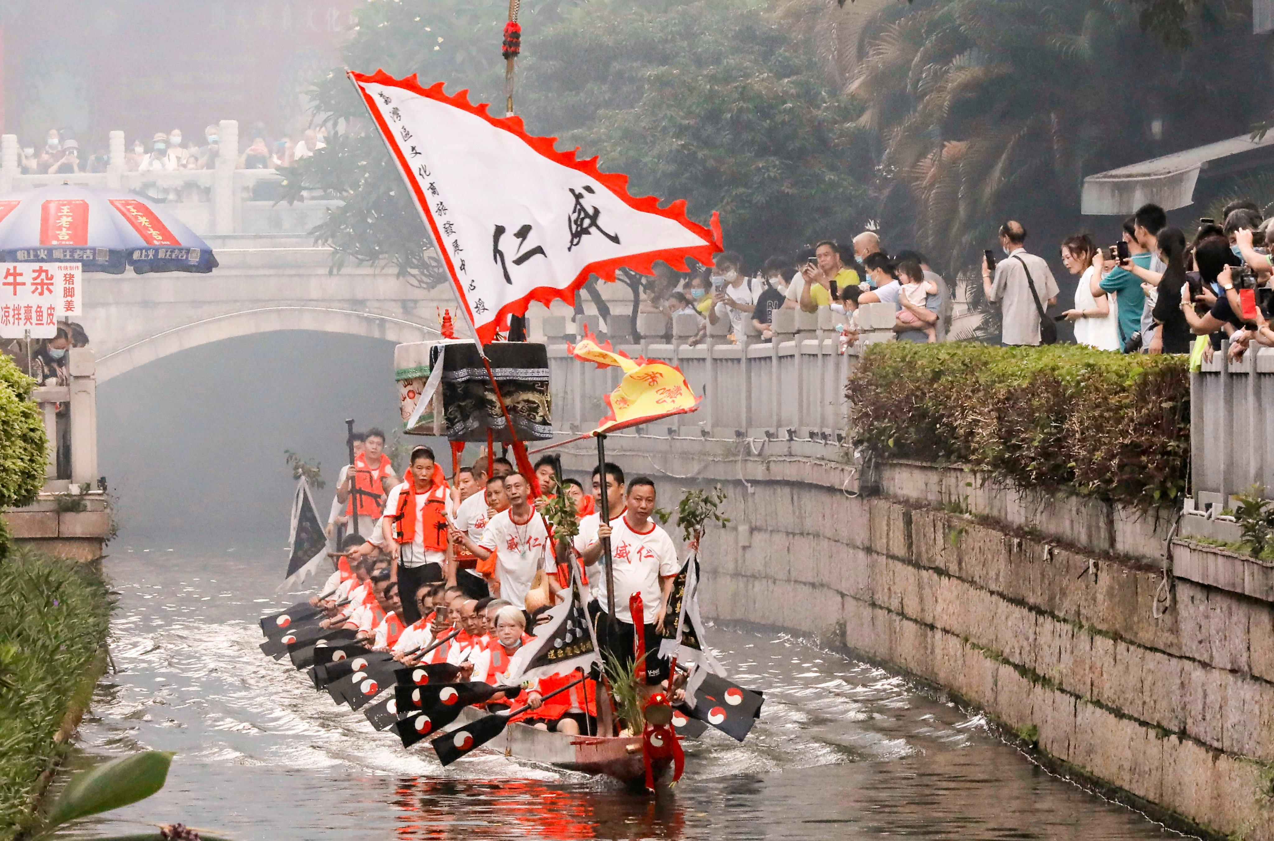 A dragon boat at the Lychee Bay scenic area in Guangzhou . Photo: AP 